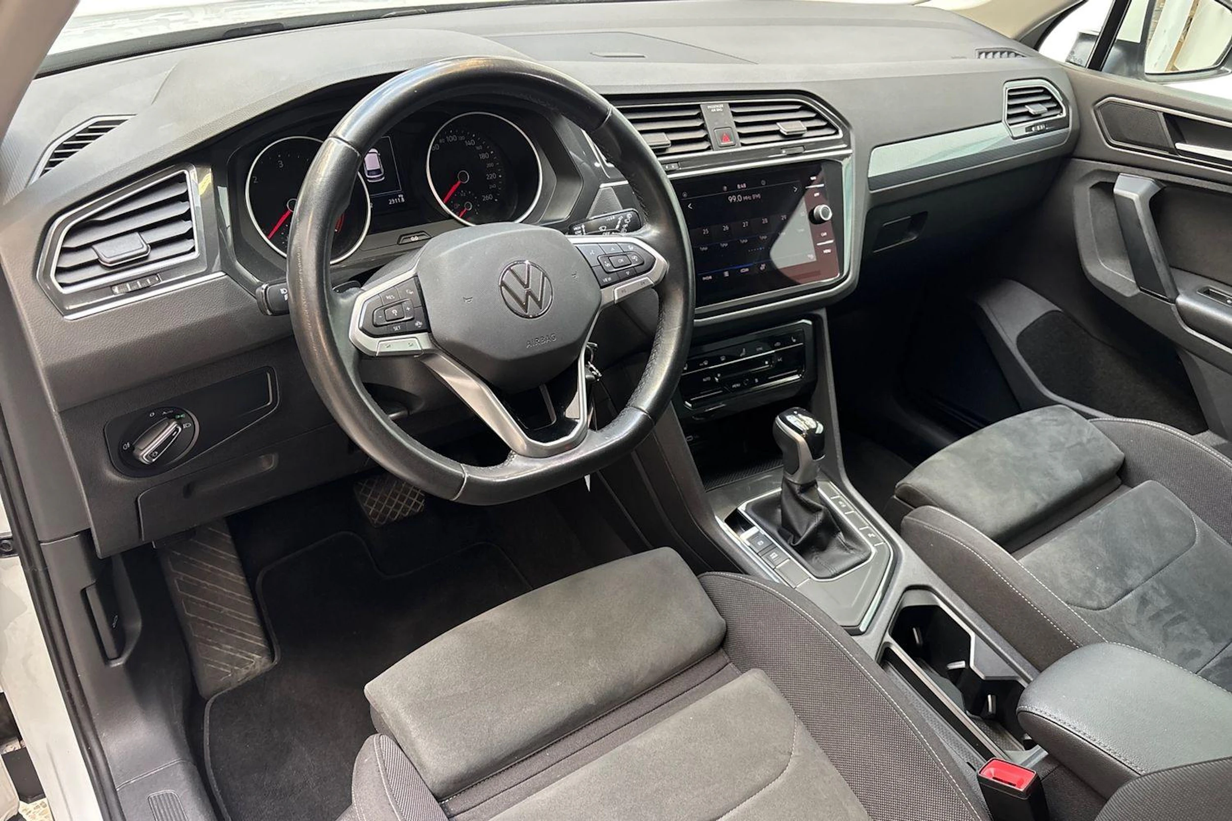 valkoinen Volkswagen Tiguan 2022 kuva 6.