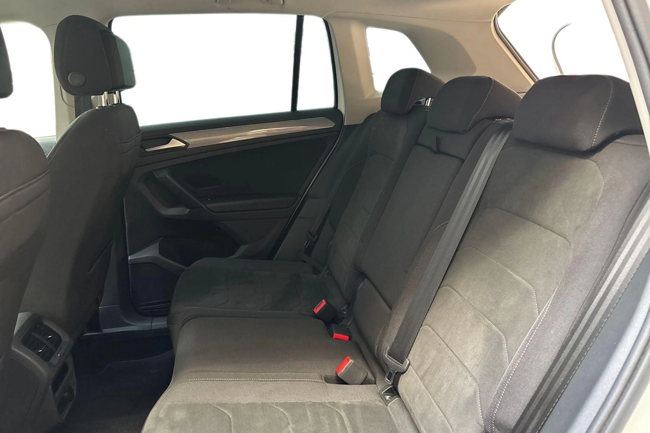 valkoinen Volkswagen Tiguan 2022 kuva 8.