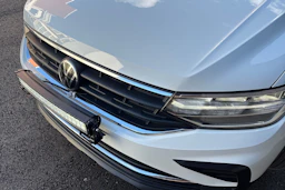 valkoinen Volkswagen Tiguan 2022 kuva 13.