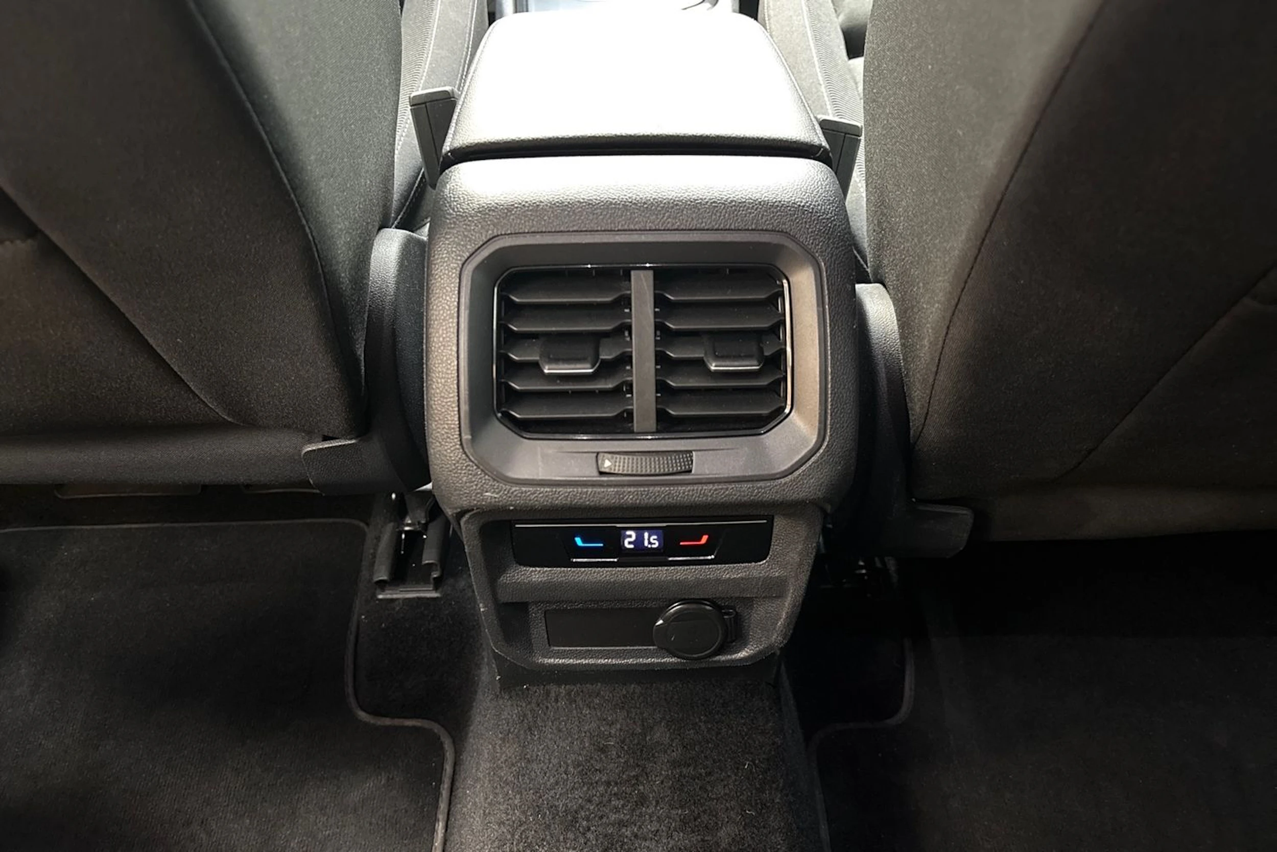 valkoinen Volkswagen Tiguan 2022 kuva 15.