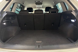valkoinen Volkswagen Tiguan 2022 kuva 19.