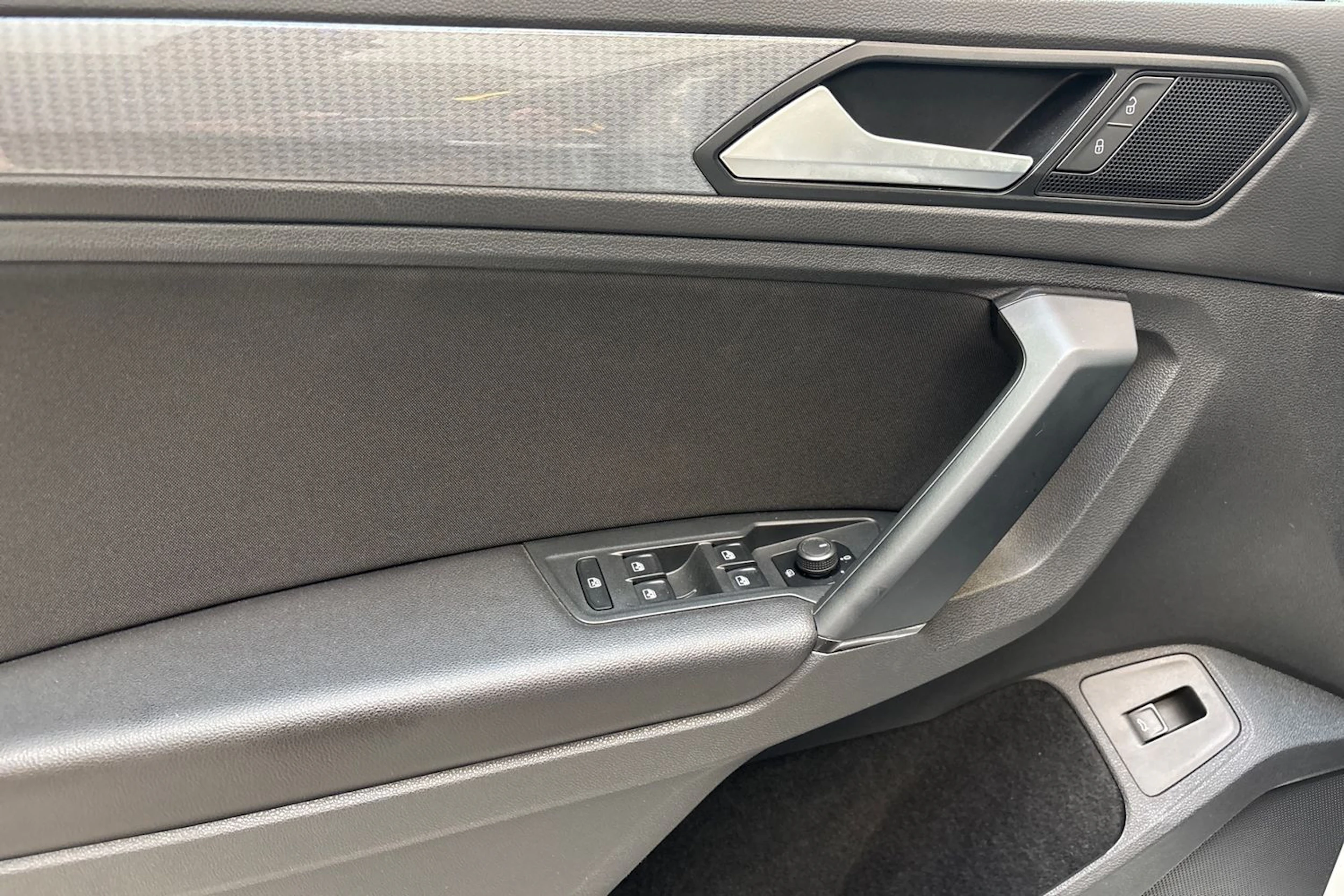 valkoinen Volkswagen Tiguan 2022 kuva 22.