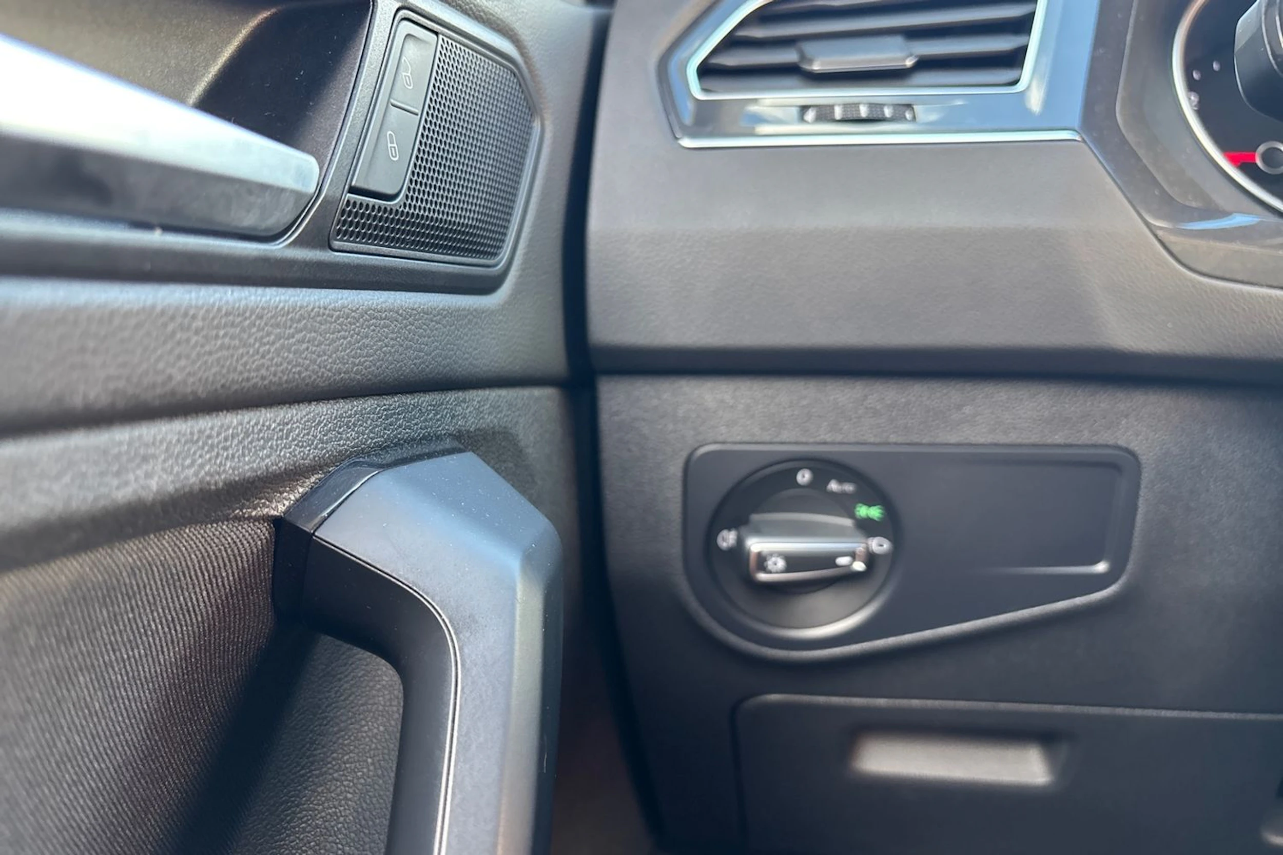 valkoinen Volkswagen Tiguan 2022 kuva 24.