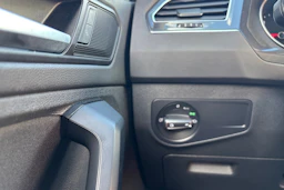 valkoinen Volkswagen Tiguan 2022 kuva 24.