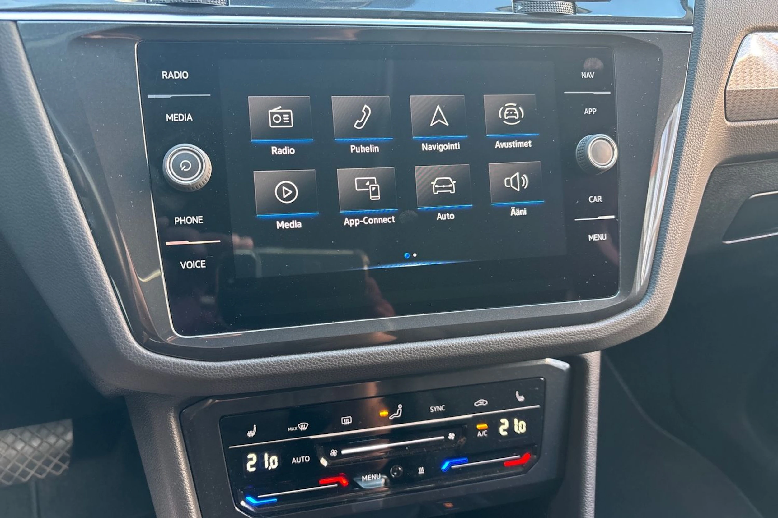 valkoinen Volkswagen Tiguan 2022 kuva 28.