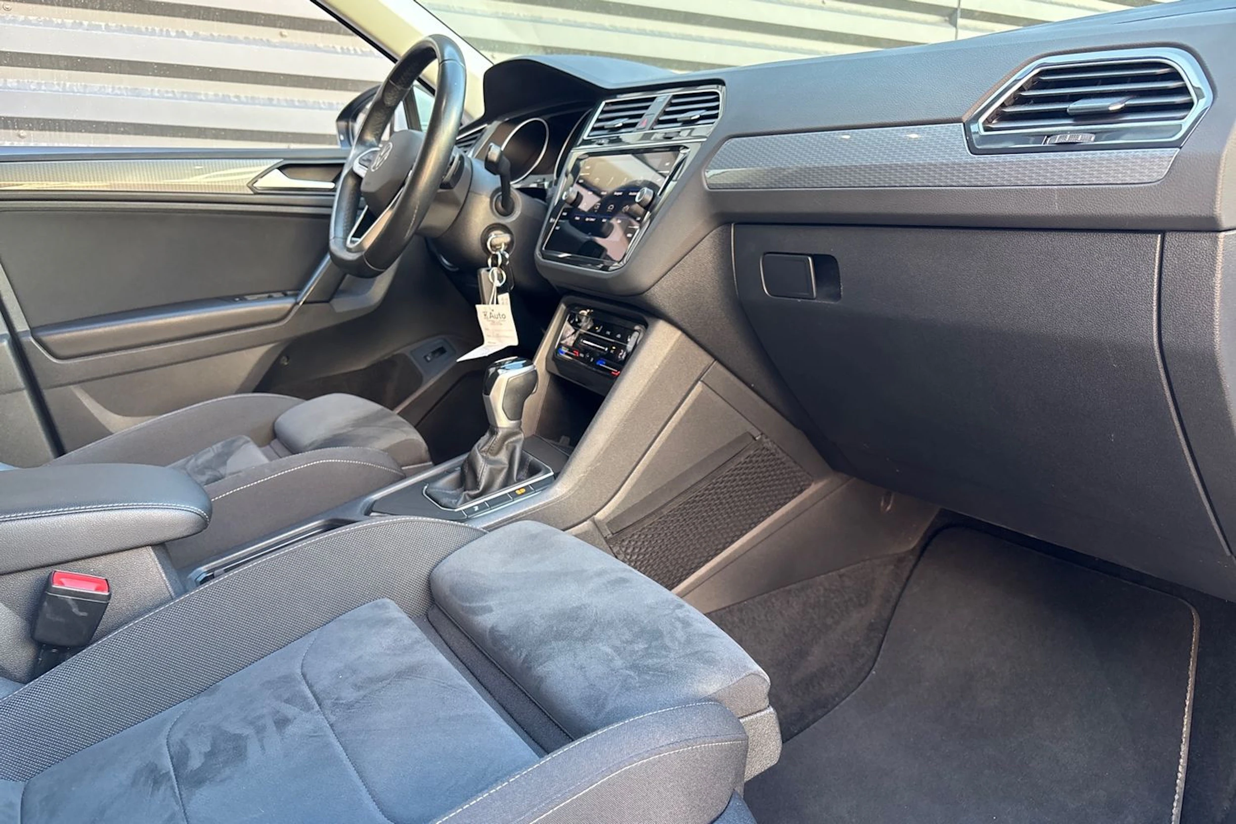 valkoinen Volkswagen Tiguan 2022 kuva 33.