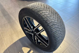 Musta Volkswagen Tiguan 2022 kuva 11.