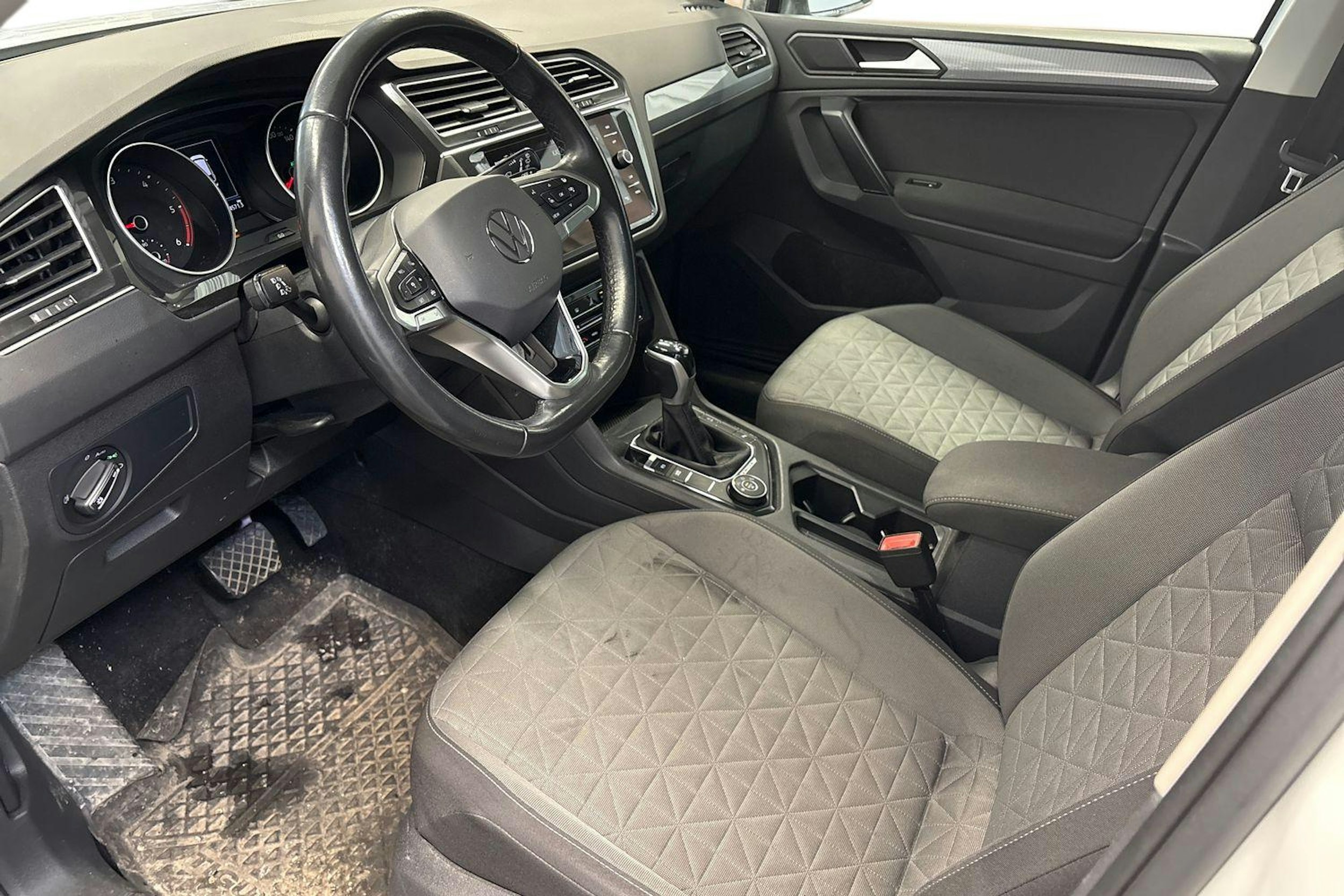 valkoinen Volkswagen Tiguan 2022 kuva 3.