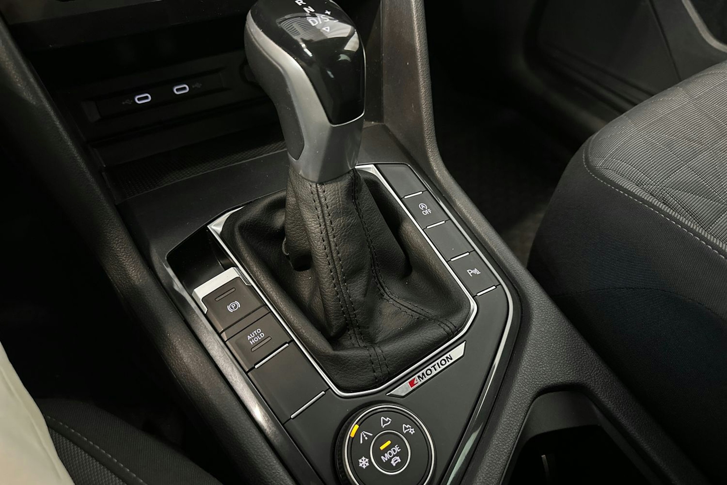 valkoinen Volkswagen Tiguan 2022 kuva 16.