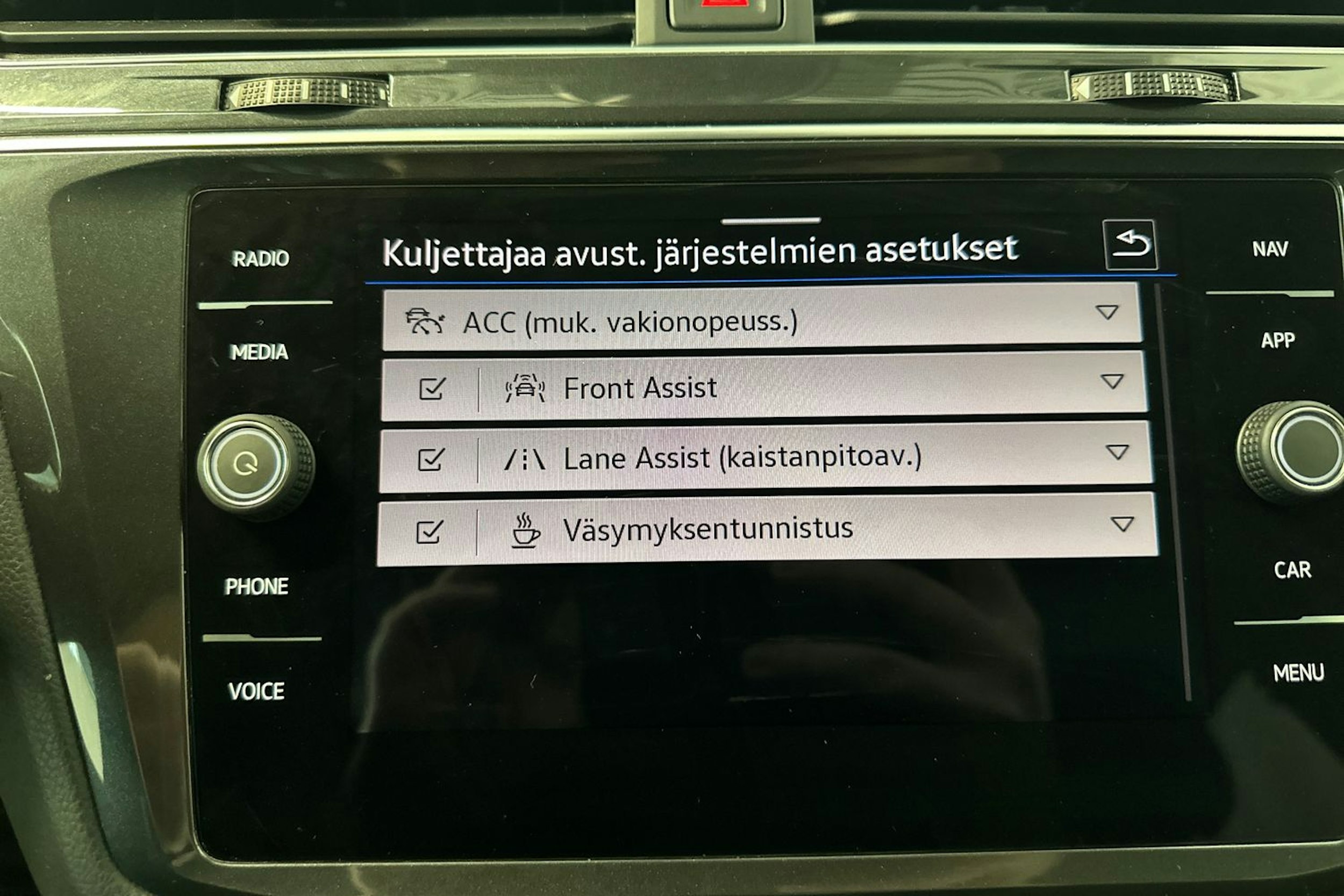 valkoinen Volkswagen Tiguan 2022 kuva 19.