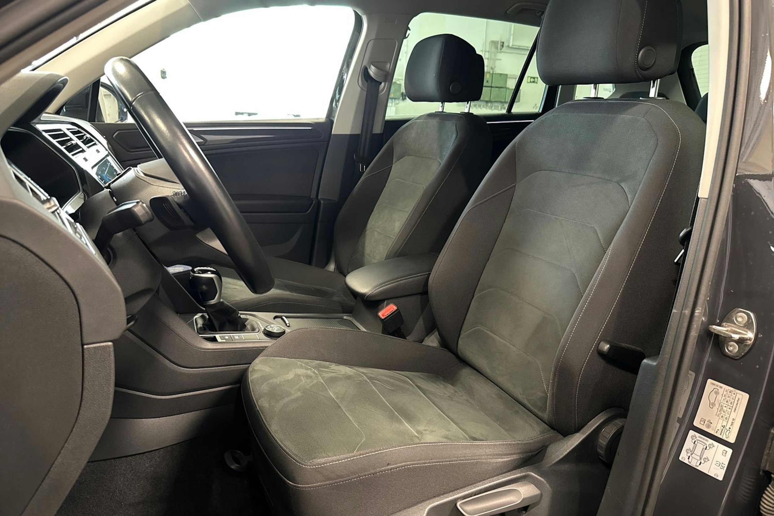 harmaa Volkswagen Tiguan 2022 kuva 14.