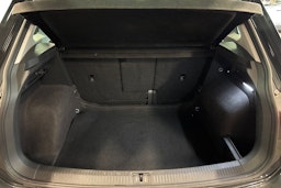 harmaa Volkswagen Tiguan 2022 kuva 16.