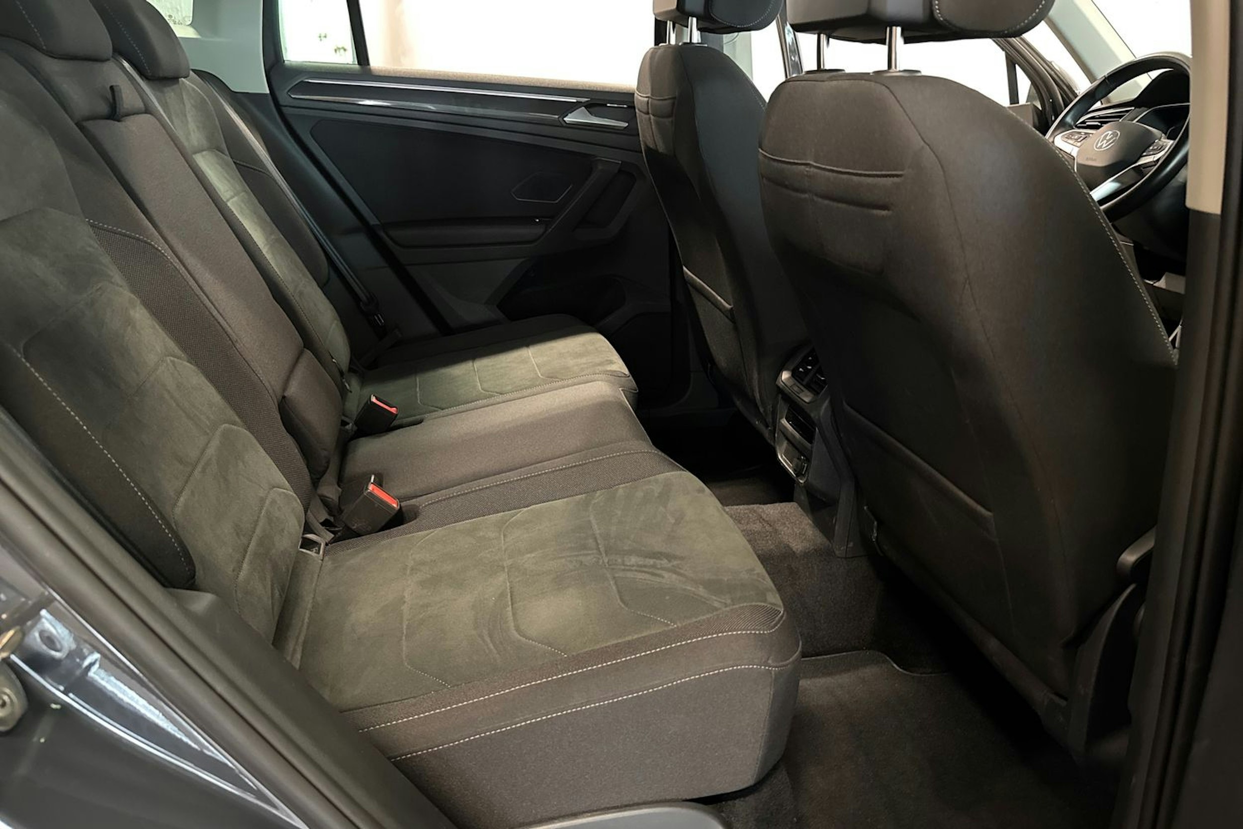 harmaa Volkswagen Tiguan 2022 kuva 20.