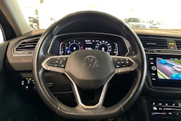 harmaa Volkswagen Tiguan 2022 kuva 24.