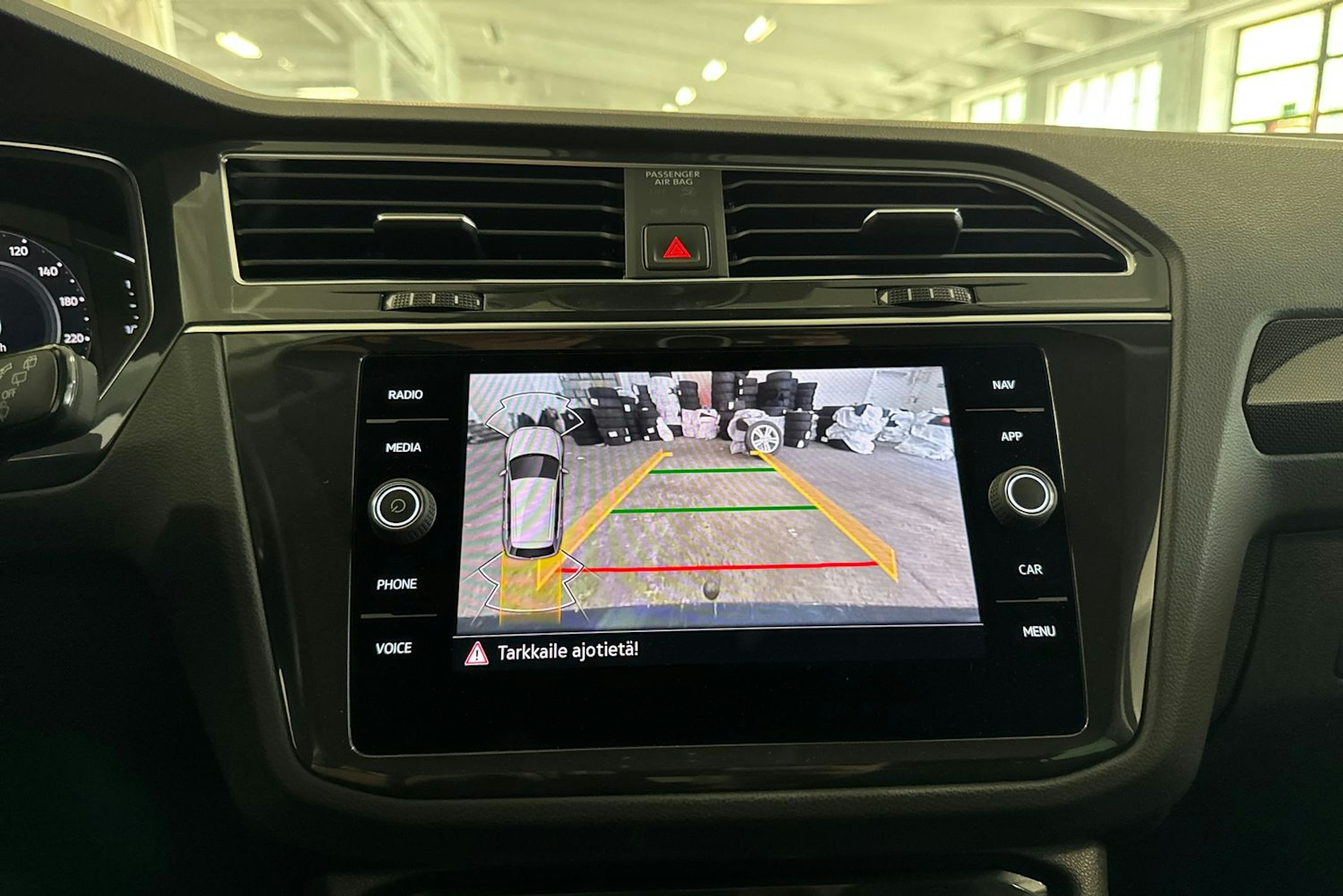harmaa Volkswagen Tiguan 2022 kuva 25.