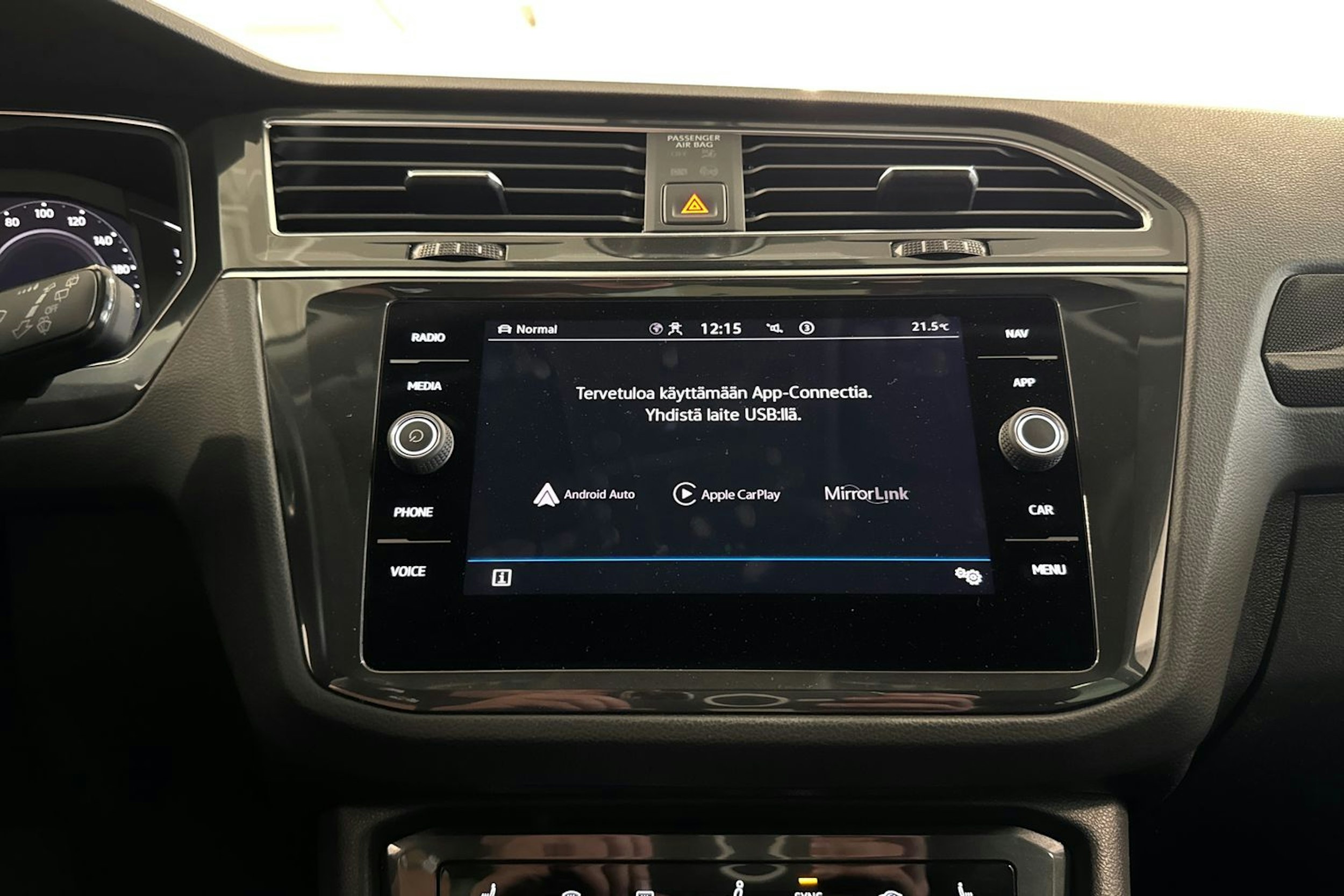 harmaa Volkswagen Tiguan 2022 kuva 26.
