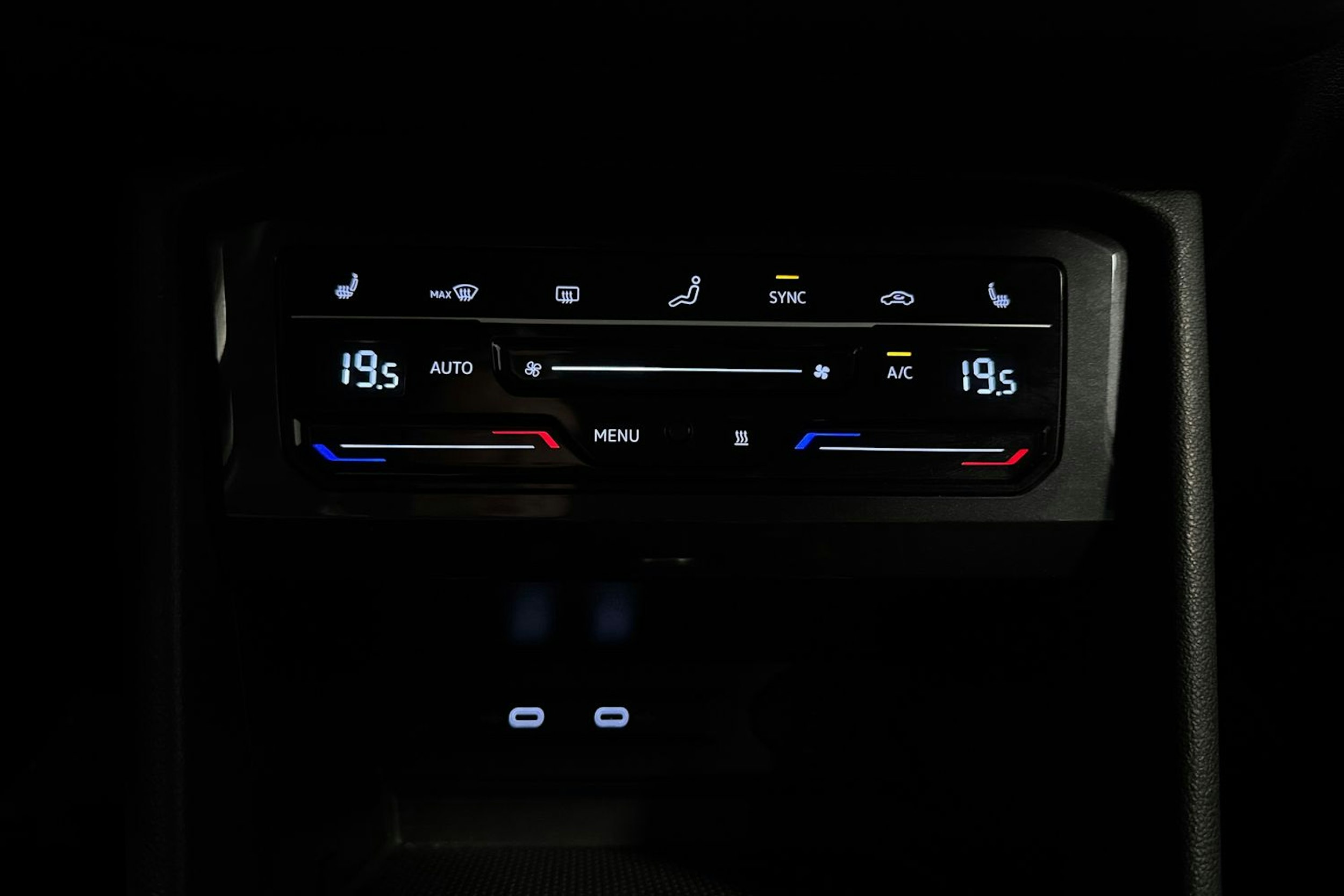 harmaa Volkswagen Tiguan 2022 kuva 29.