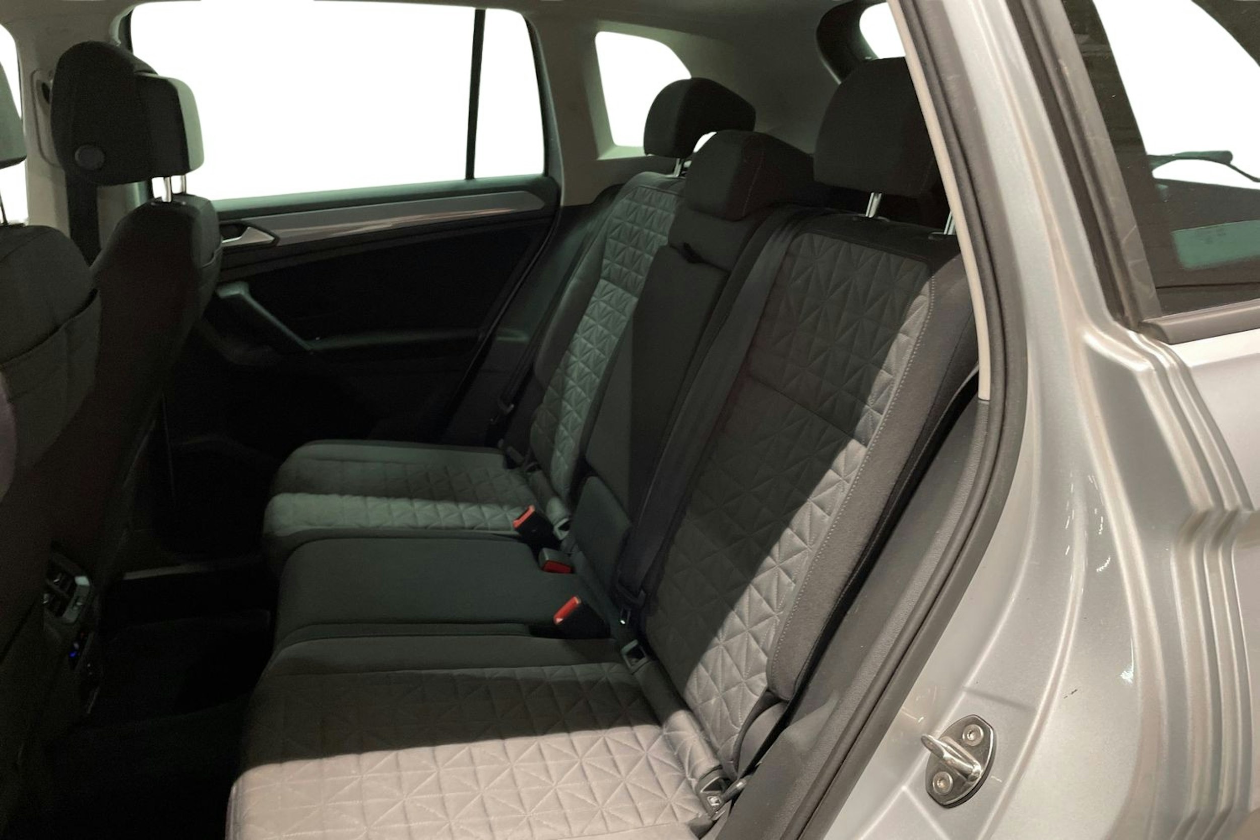 harmaa Volkswagen Tiguan 2022 kuva 10.