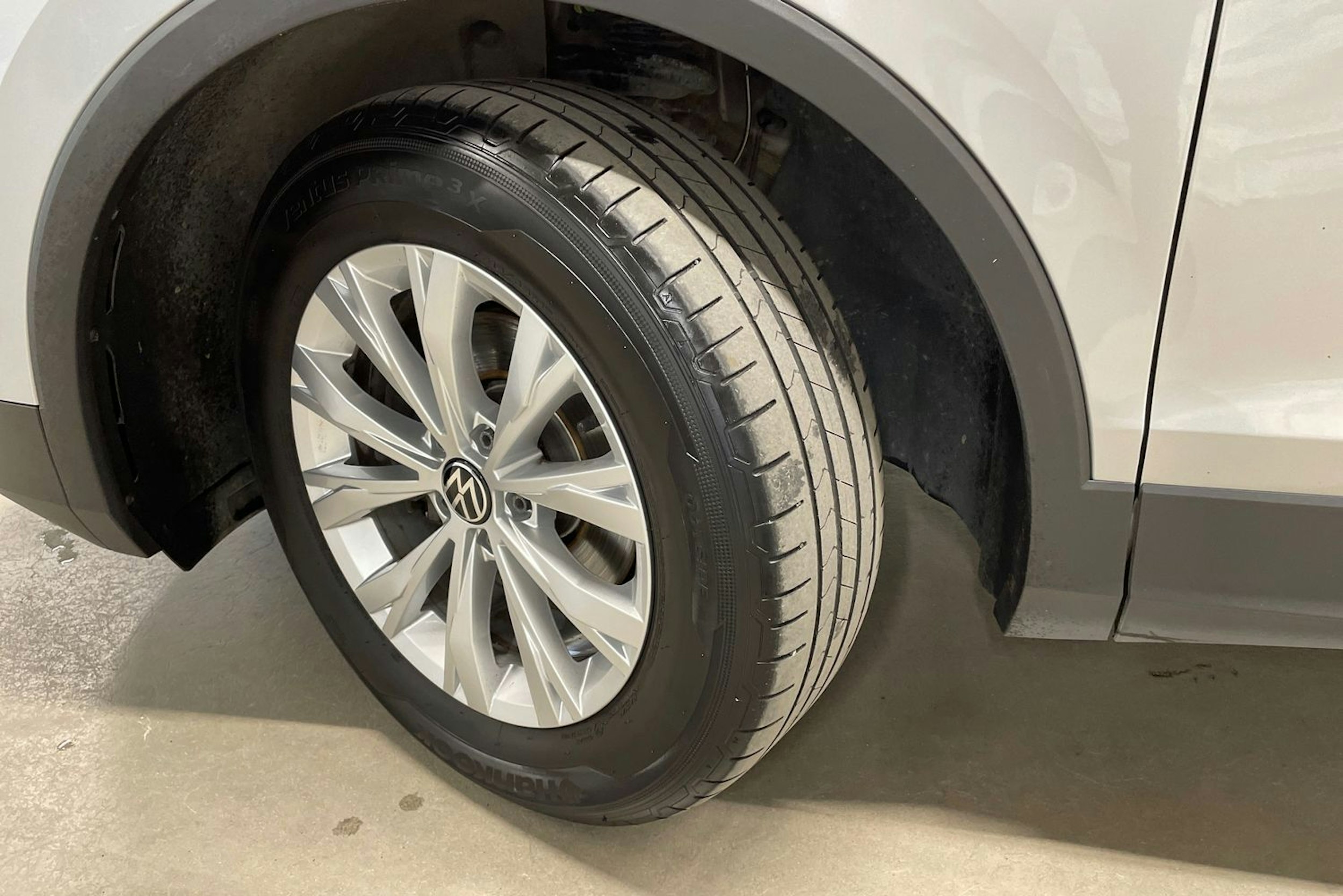 harmaa Volkswagen Tiguan 2022 kuva 13.