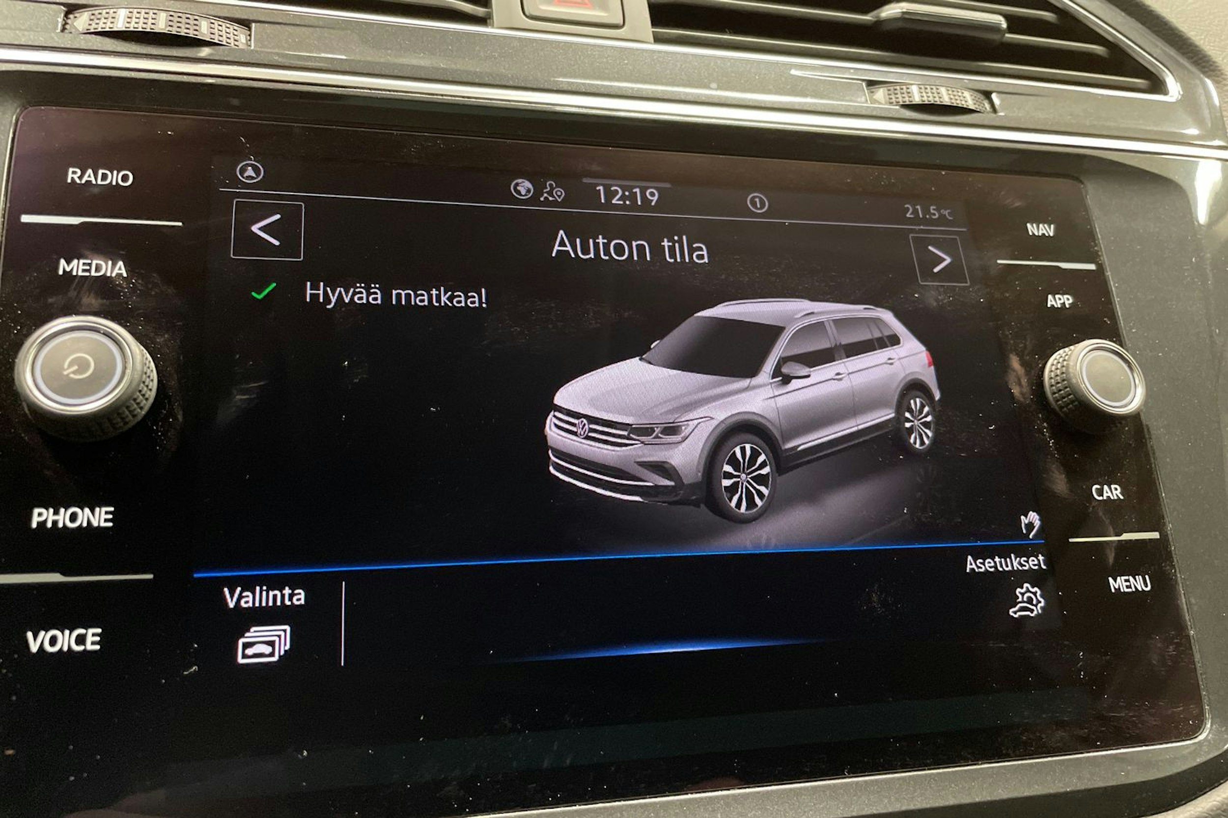 harmaa Volkswagen Tiguan 2022 kuva 18.