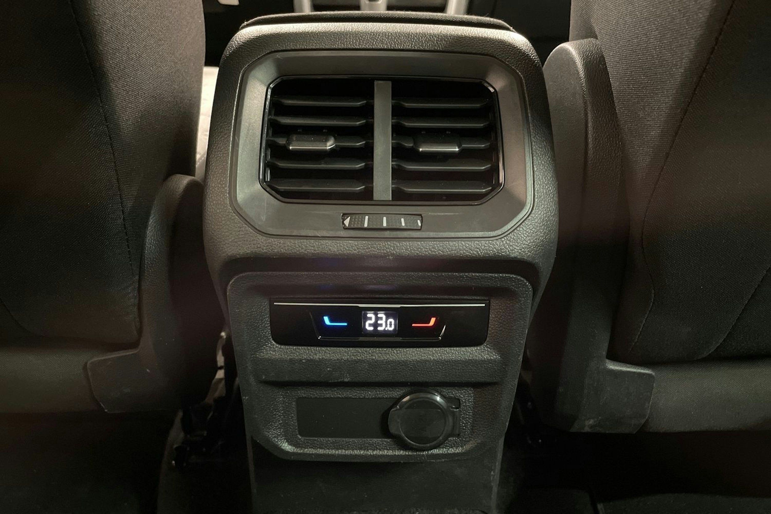 harmaa Volkswagen Tiguan 2022 kuva 28.