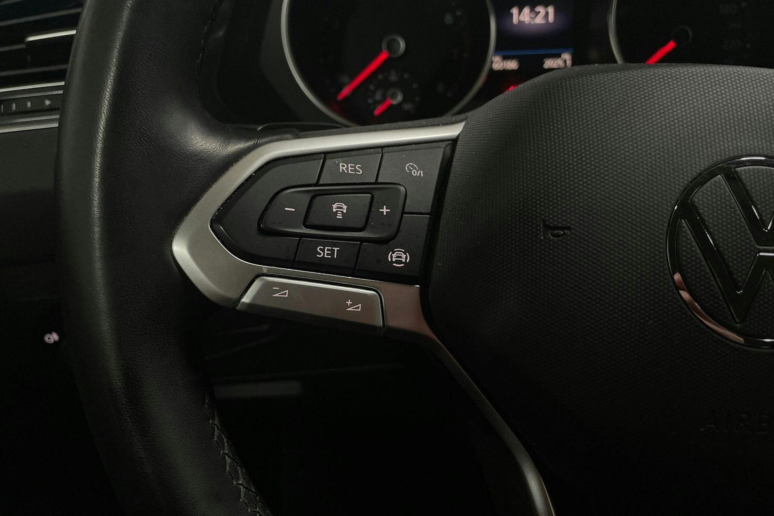 musta Volkswagen Tiguan 2022 kuva 15.