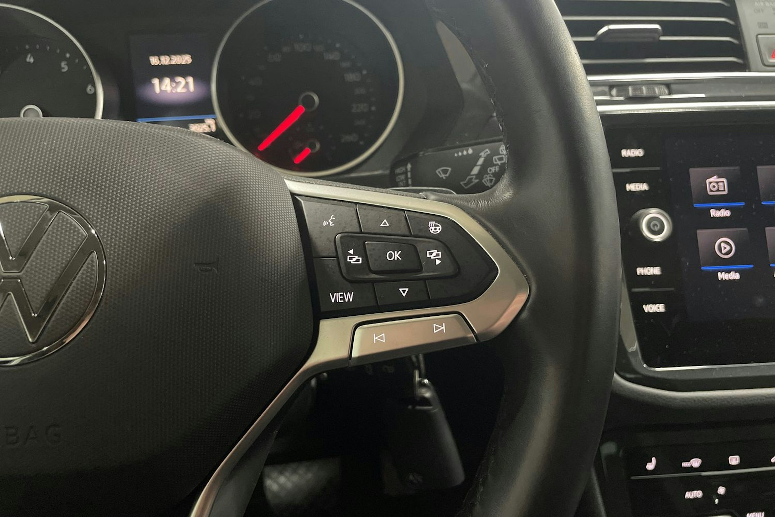 musta Volkswagen Tiguan 2022 kuva 16.