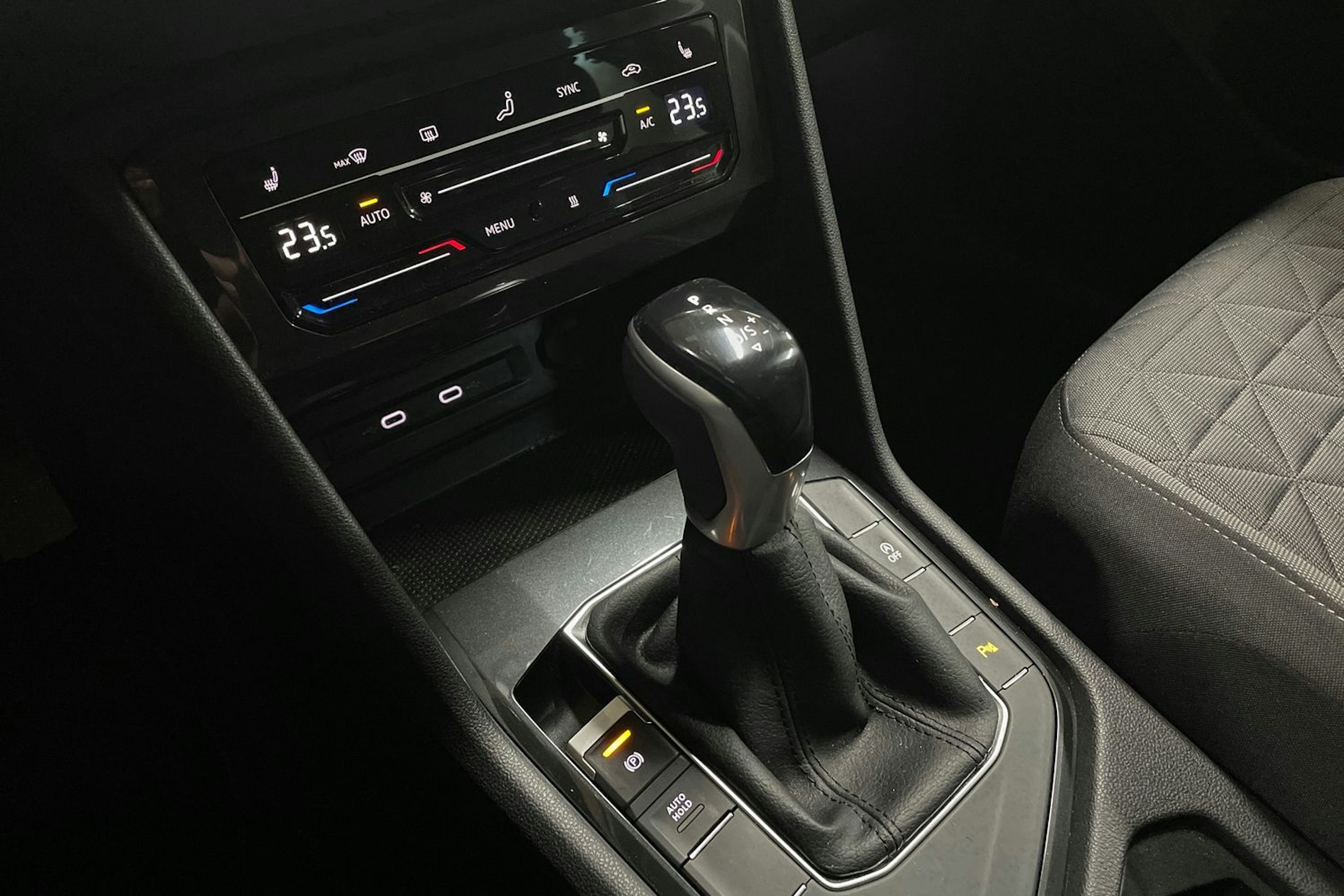 musta Volkswagen Tiguan 2022 kuva 21.