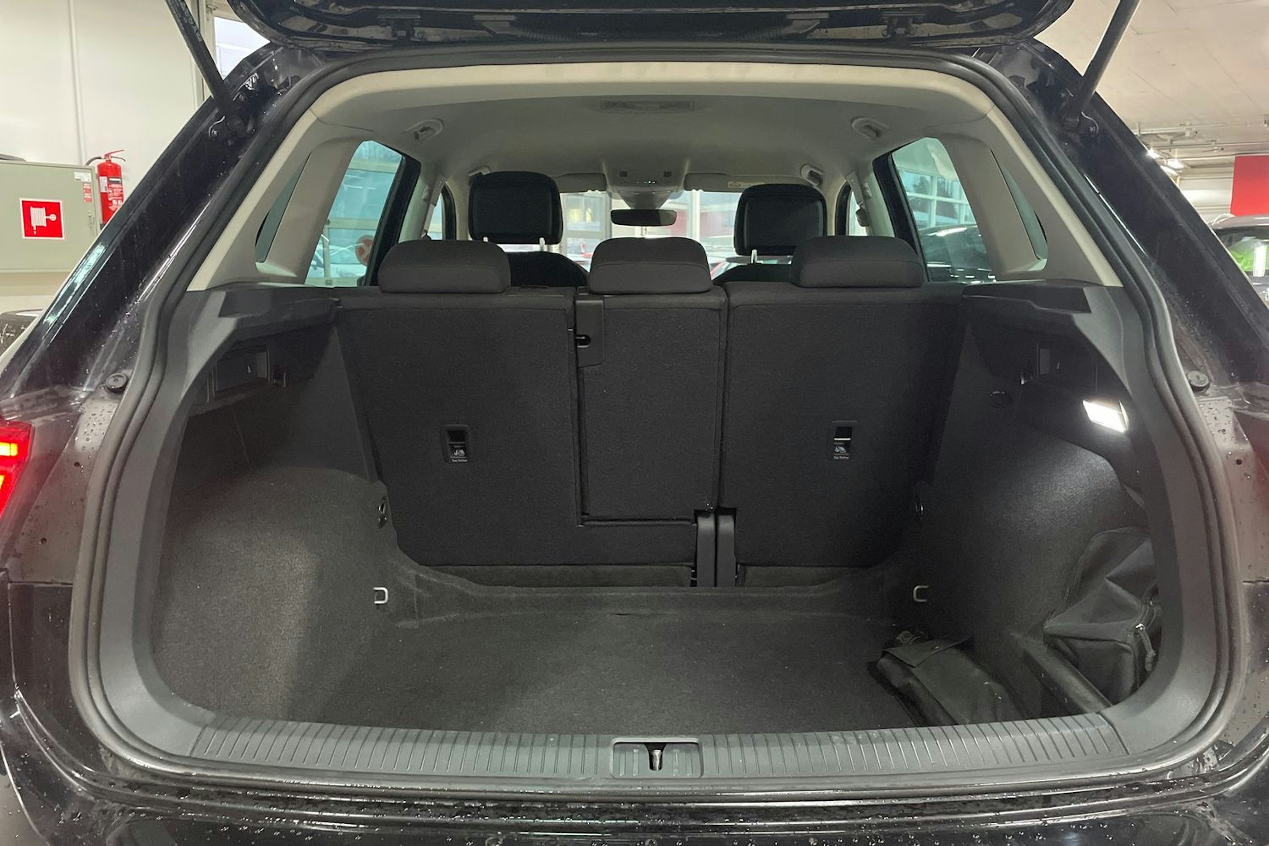 musta Volkswagen Tiguan 2022 kuva 22.