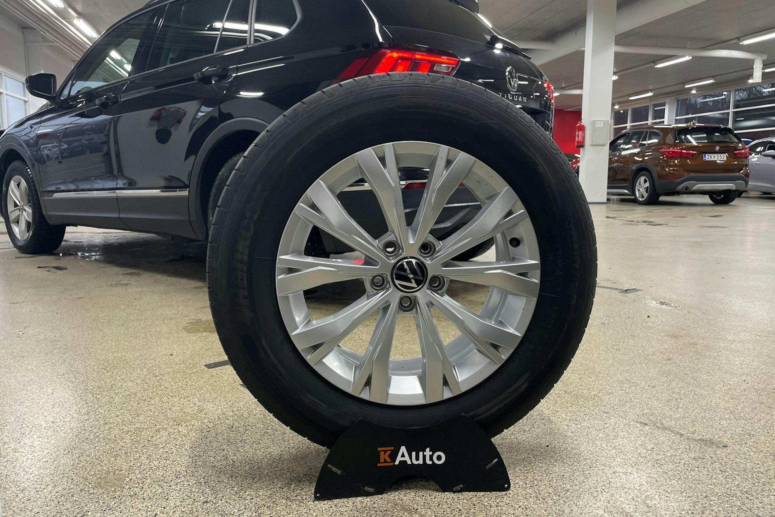 musta Volkswagen Tiguan 2022 kuva 24.