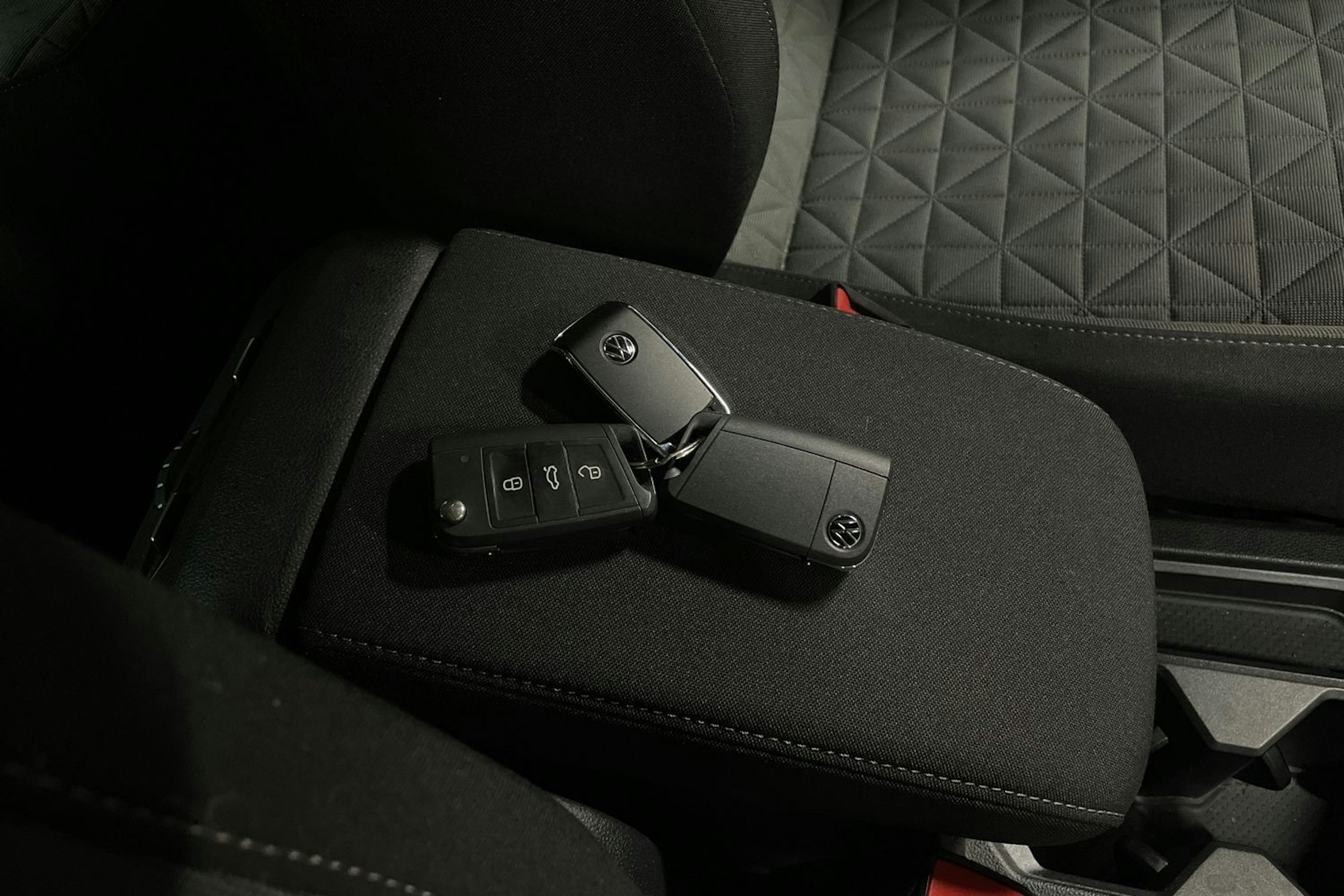 musta Volkswagen Tiguan 2022 kuva 26.