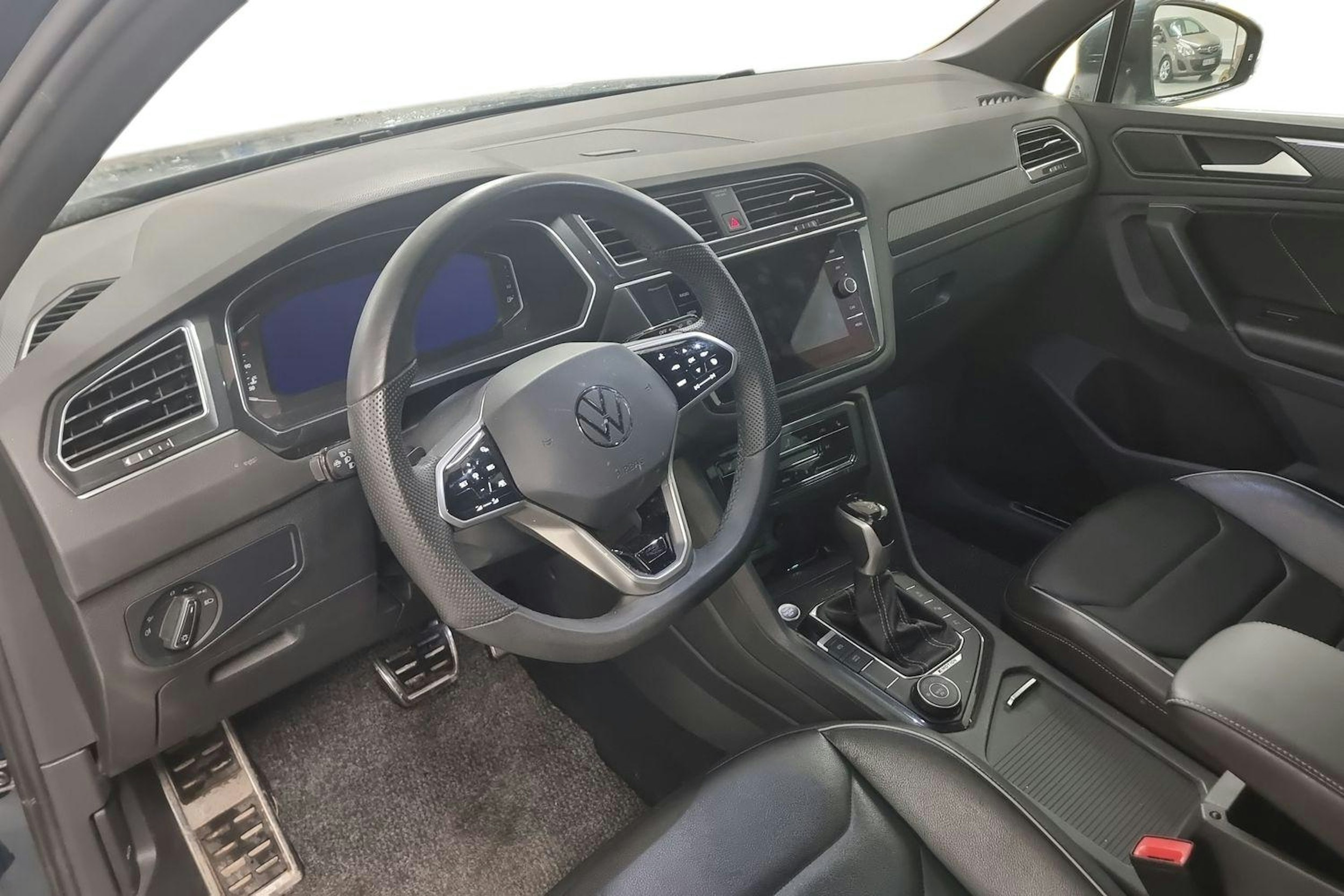 Sininen Volkswagen Tiguan 2022 kuva 3.