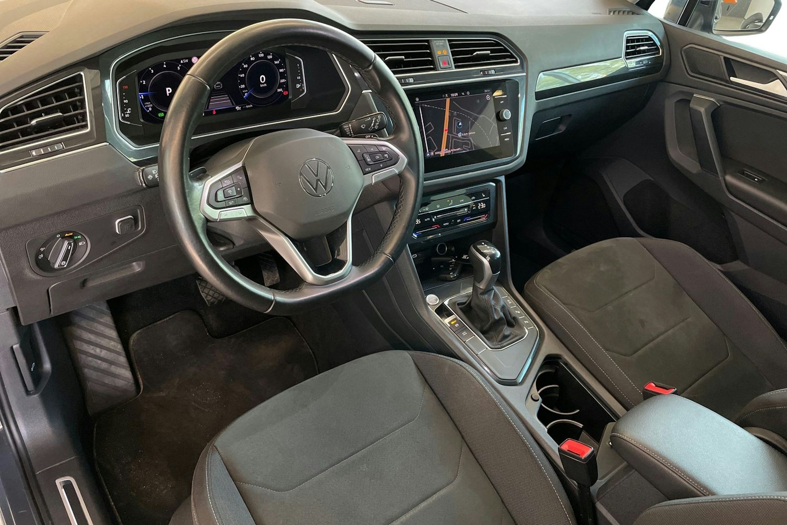 harmaa Volkswagen Tiguan 2022 kuva 7.