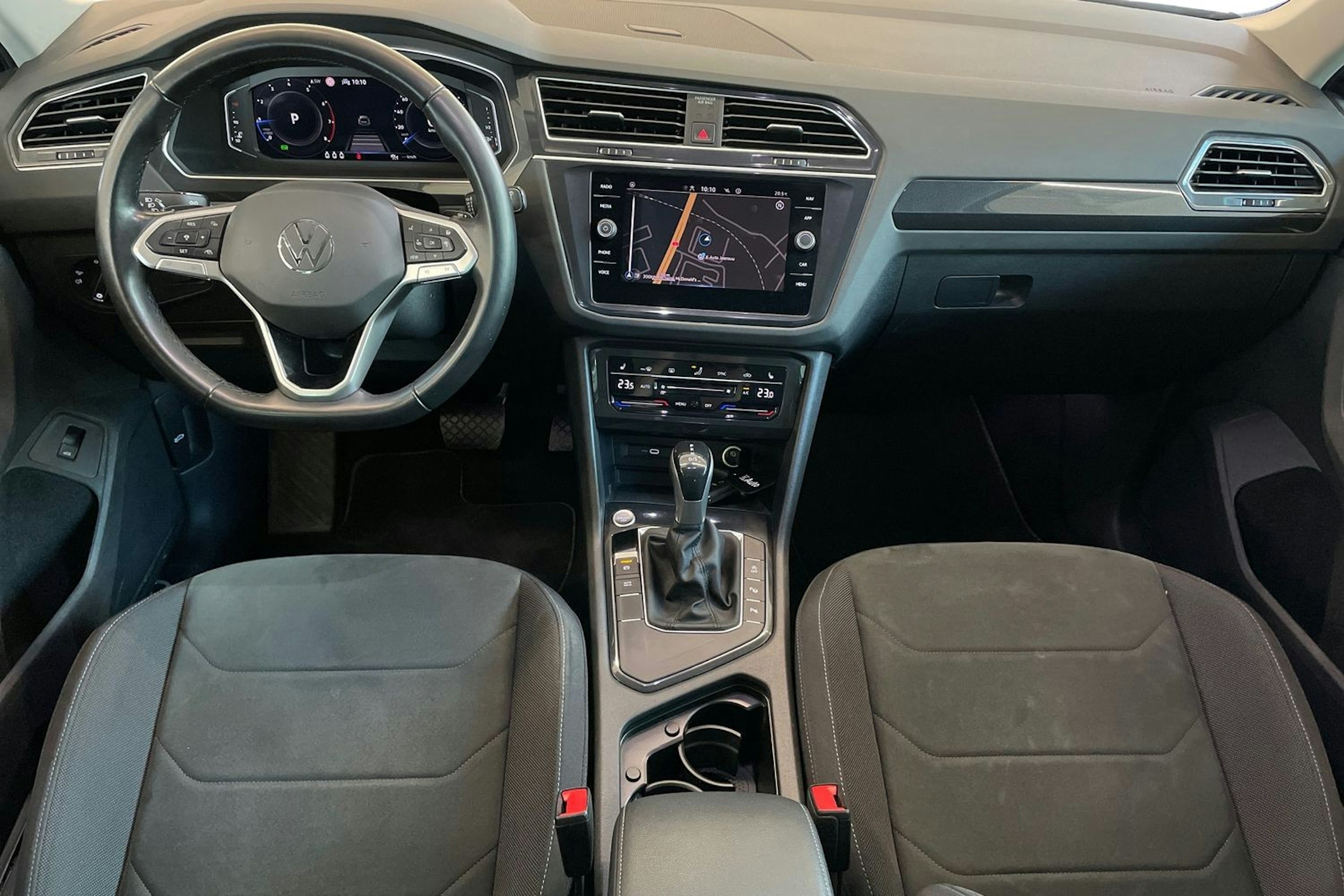 harmaa Volkswagen Tiguan 2022 kuva 9.