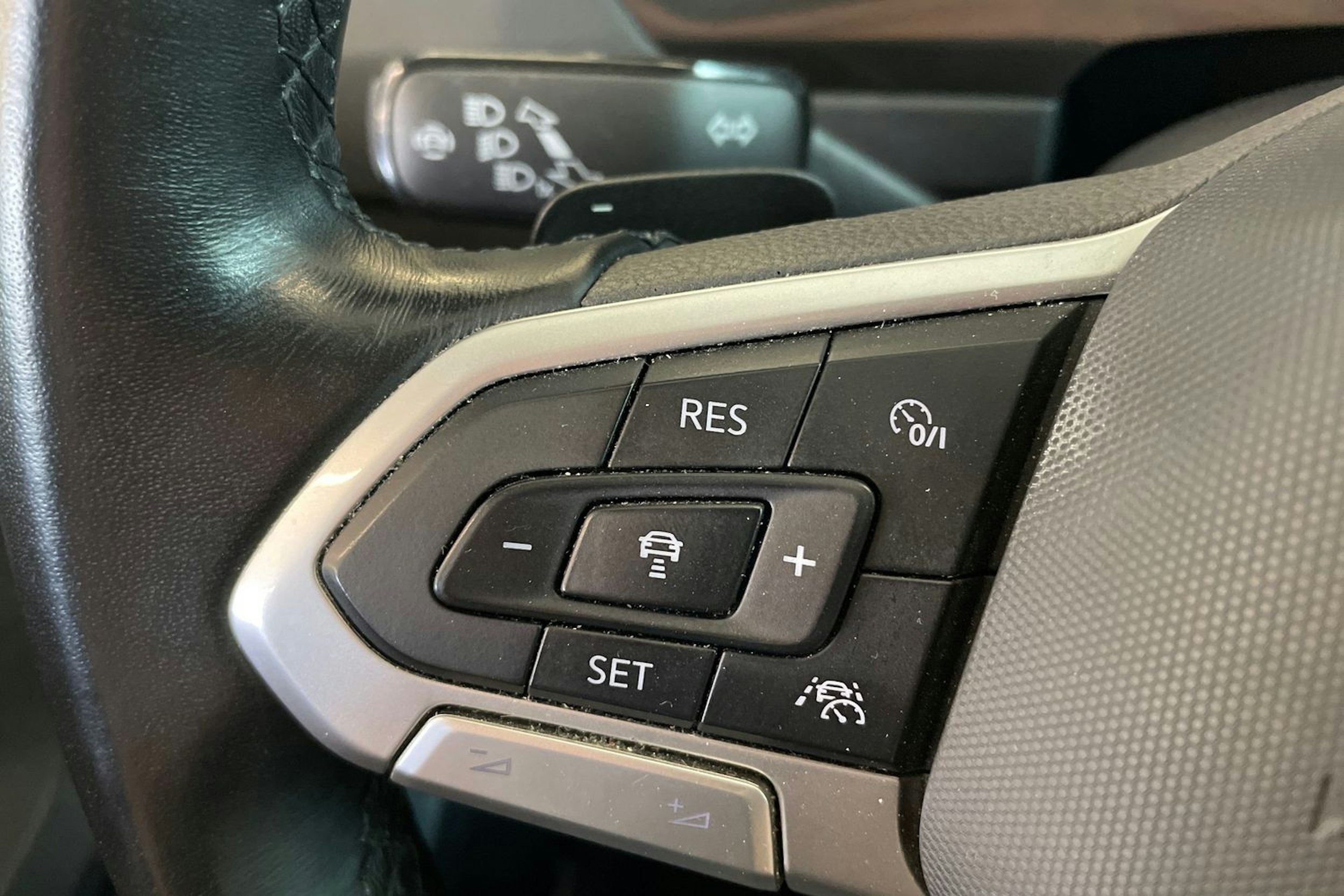 harmaa Volkswagen Tiguan 2022 kuva 17.