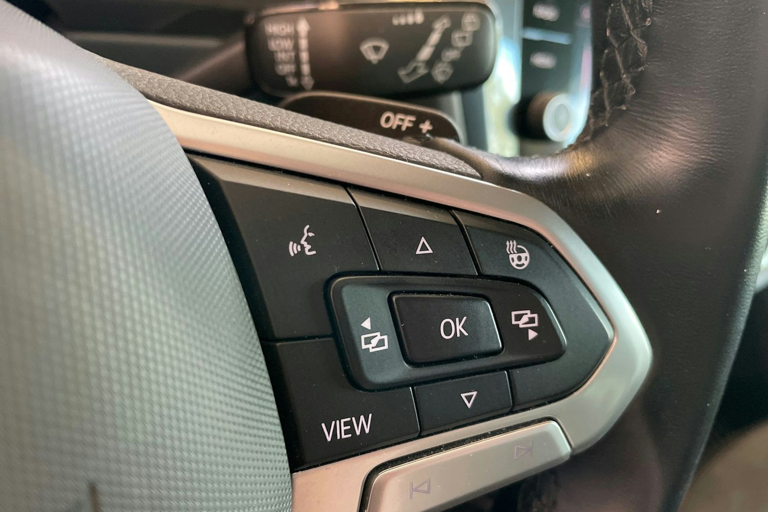 harmaa Volkswagen Tiguan 2022 kuva 18.
