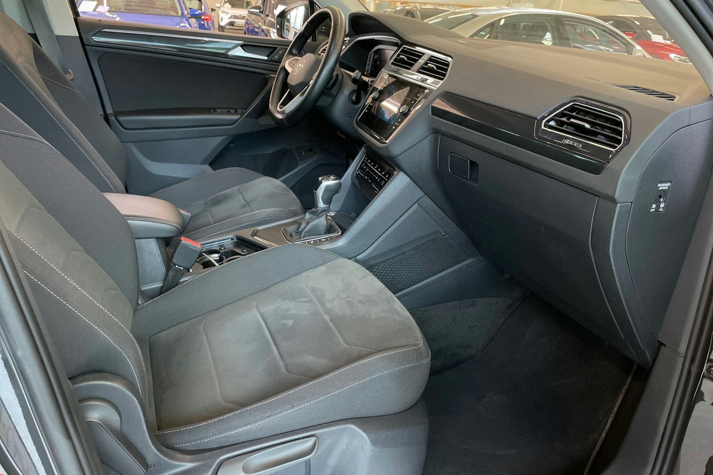 harmaa Volkswagen Tiguan 2022 kuva 25.
