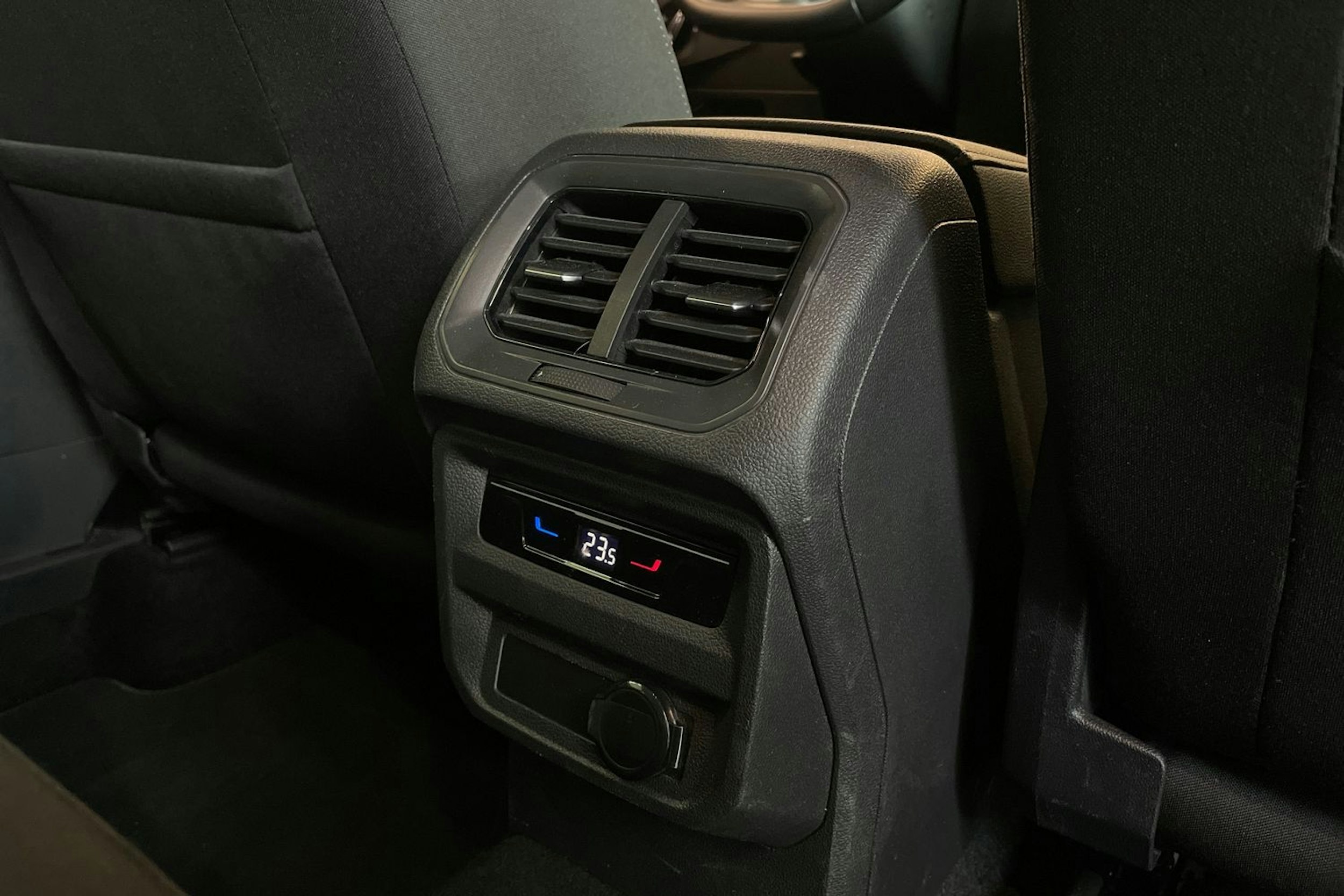 harmaa Volkswagen Tiguan 2022 kuva 26.