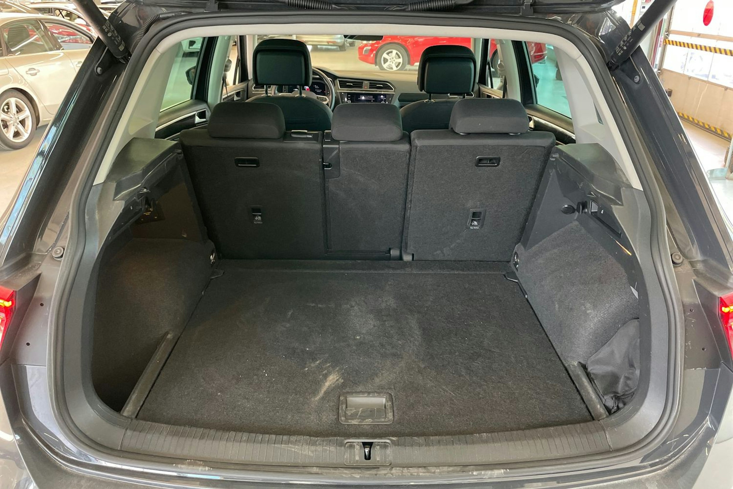 harmaa Volkswagen Tiguan 2022 kuva 27.