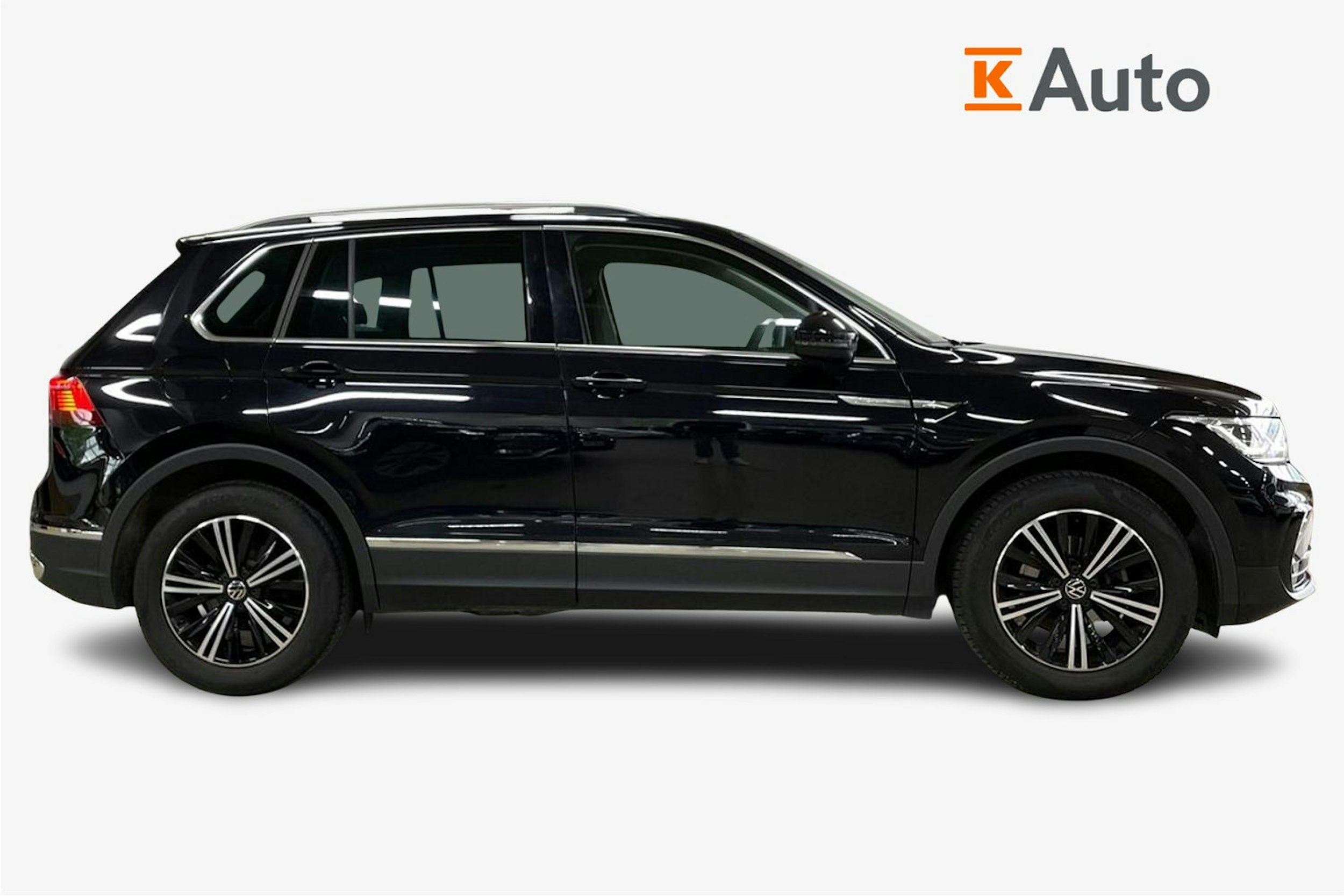 Musta Volkswagen Tiguan 2022 kuva 6.
