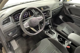 Musta Volkswagen Tiguan 2022 kuva 7.