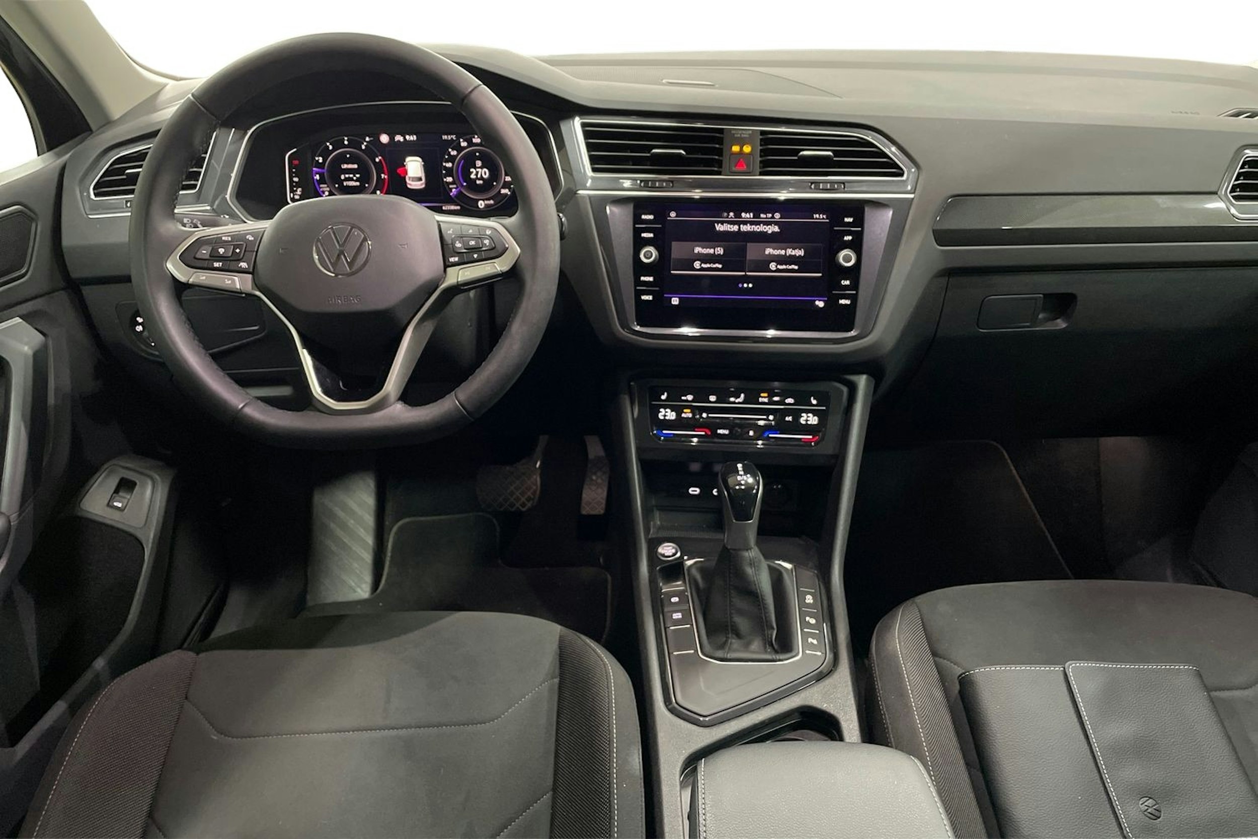 Musta Volkswagen Tiguan 2022 kuva 9.
