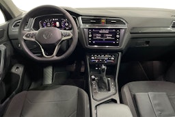 Musta Volkswagen Tiguan 2022 kuva 9.