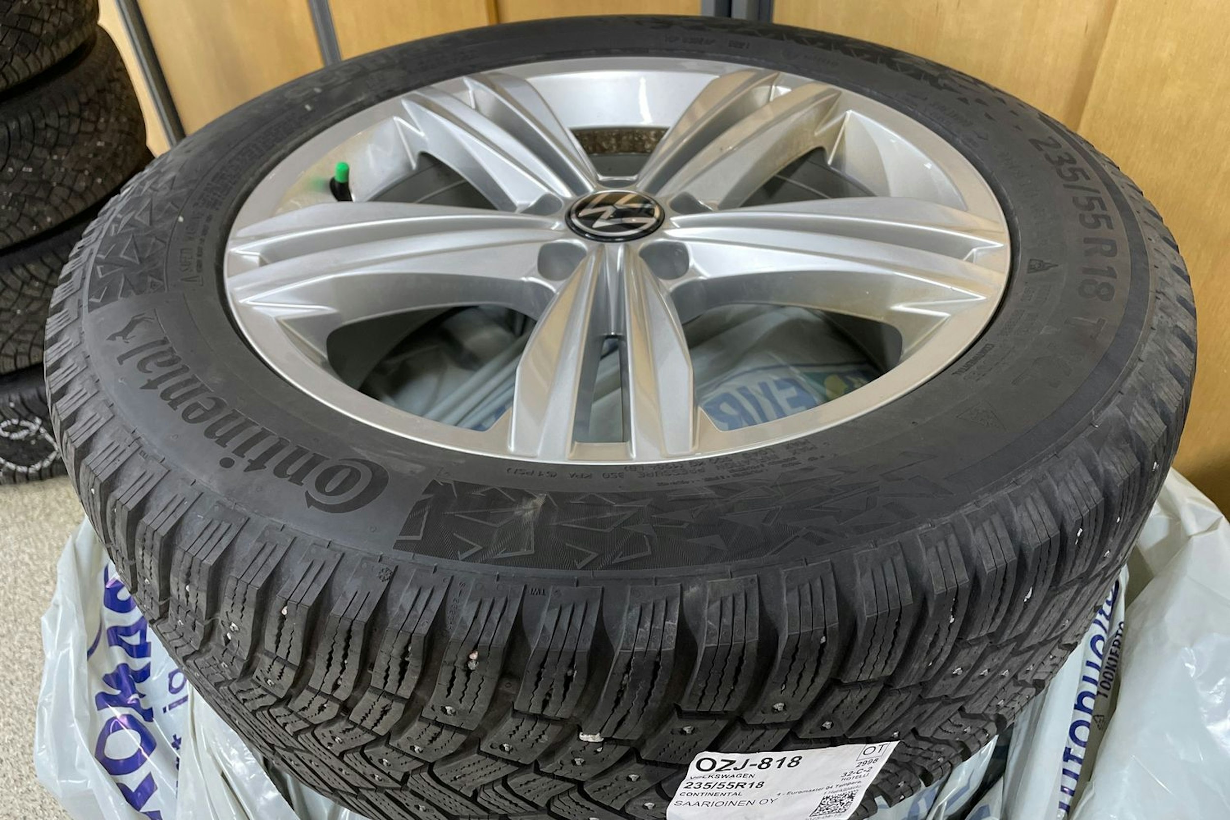 Musta Volkswagen Tiguan 2022 kuva 13.