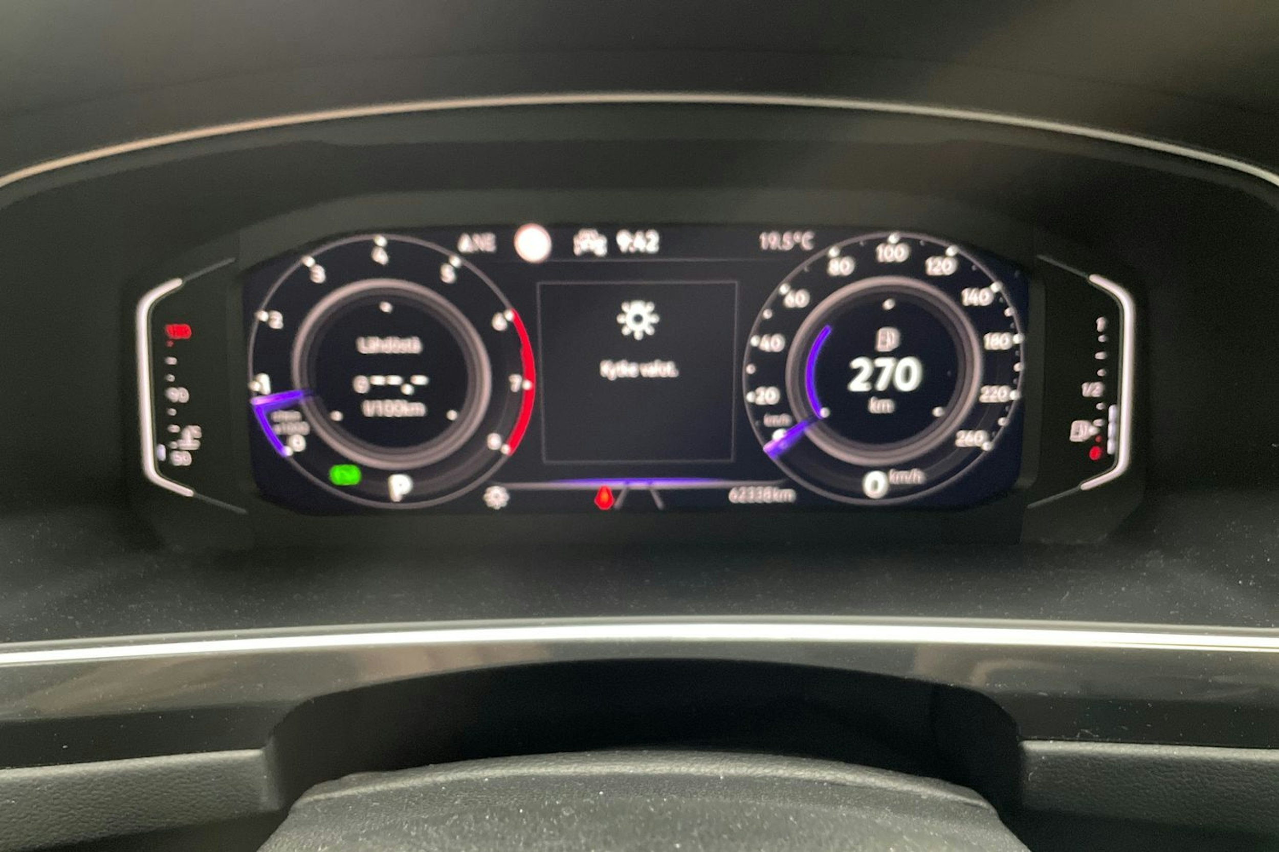 Musta Volkswagen Tiguan 2022 kuva 14.