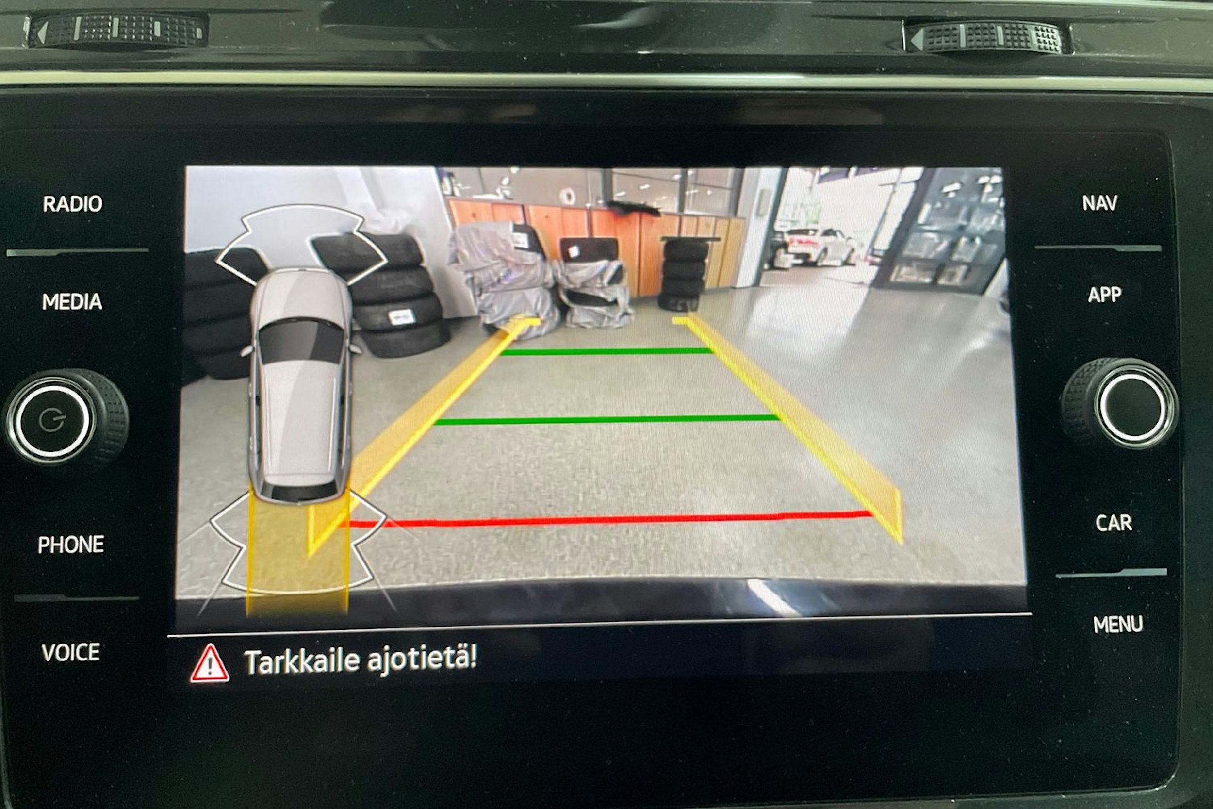 Musta Volkswagen Tiguan 2022 kuva 15.
