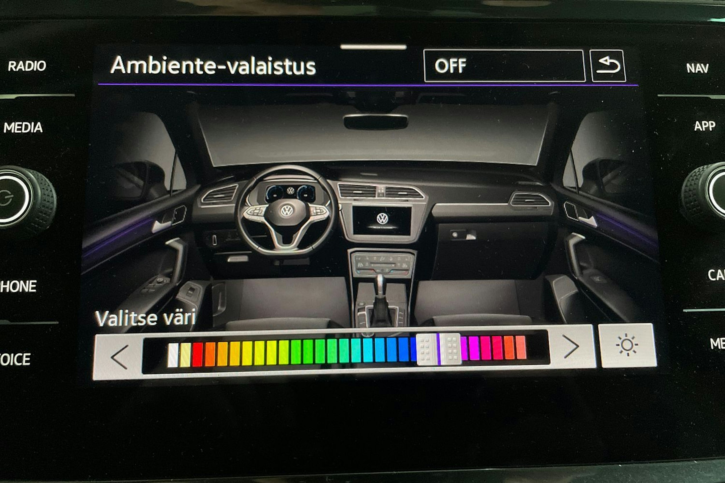 Musta Volkswagen Tiguan 2022 kuva 18.