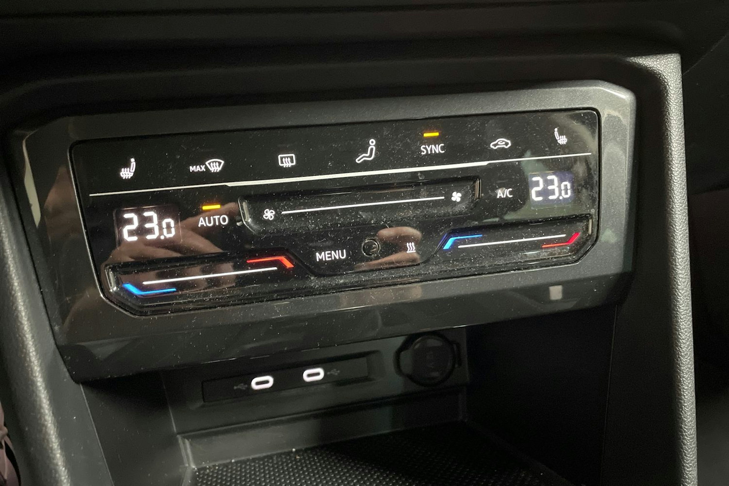 Musta Volkswagen Tiguan 2022 kuva 21.