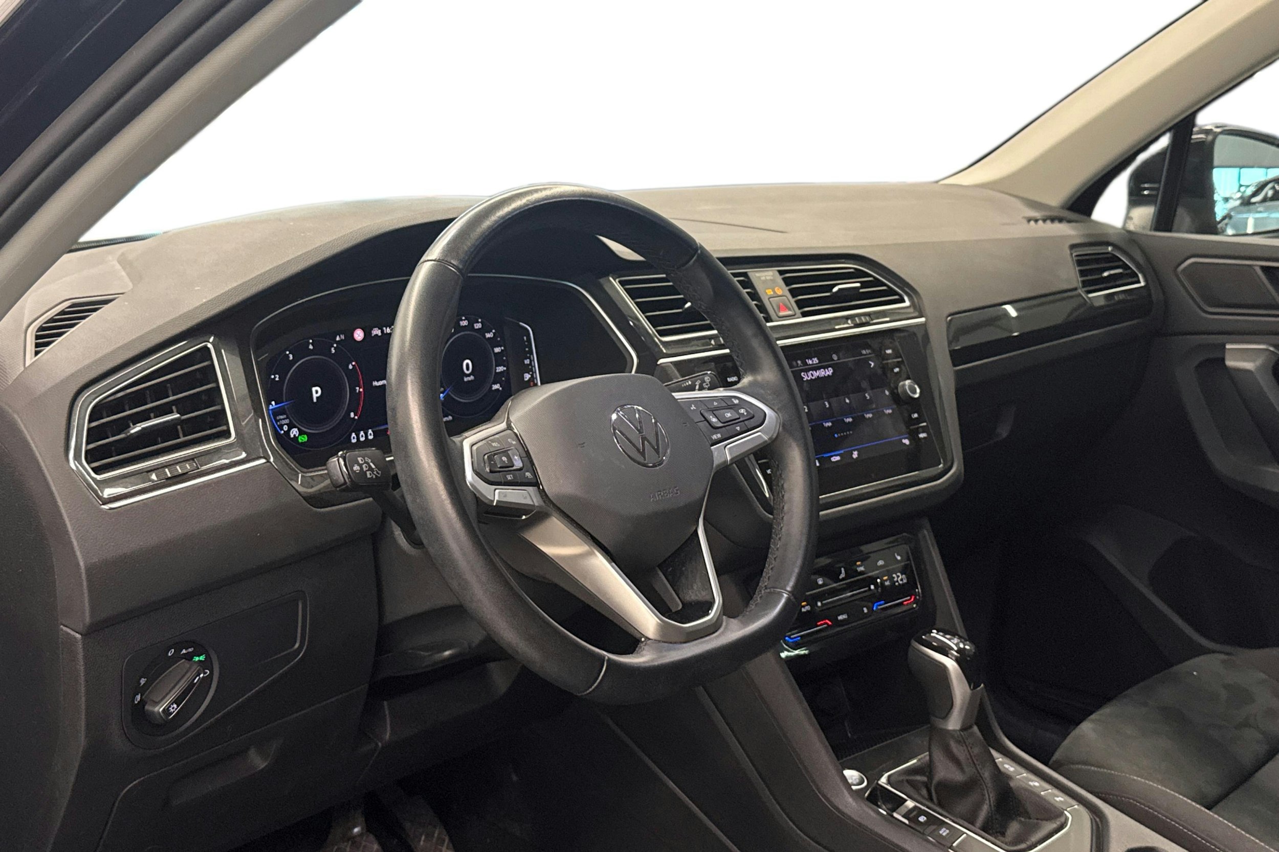 musta Volkswagen Tiguan 2022 kuva 7.