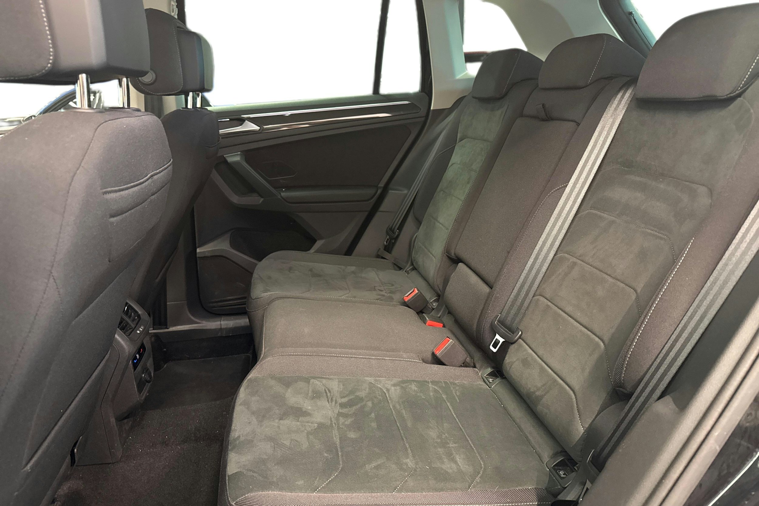 musta Volkswagen Tiguan 2022 kuva 10.